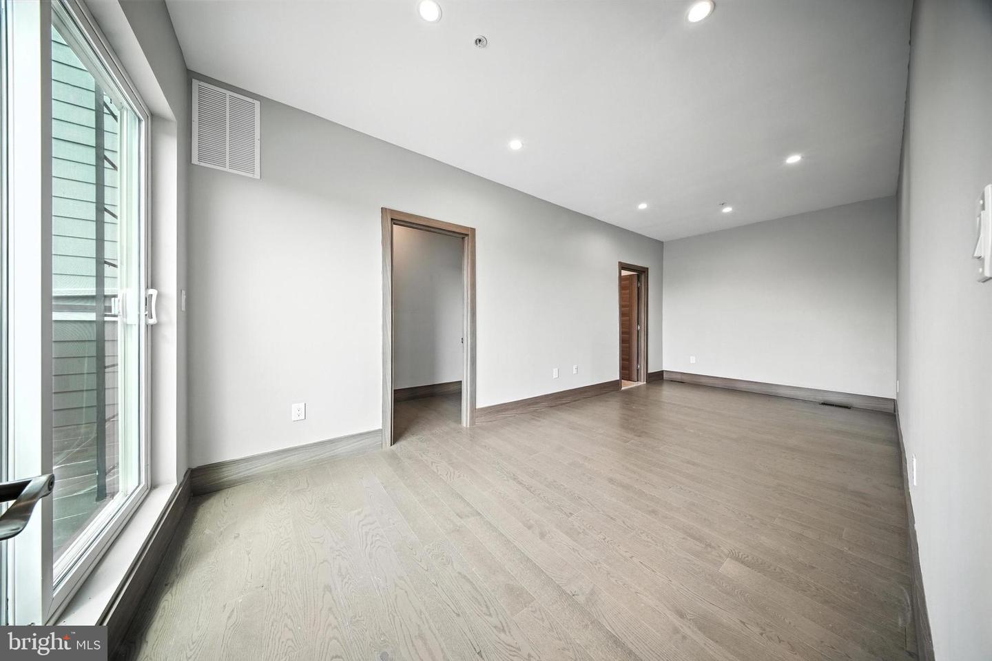 2109 M ST NE #8, WASHINGTON, District Of Columbia 20002, 3 Bedrooms Bedrooms, ,3 BathroomsBathrooms,Residential,For sale,2109 M ST NE #8,DCDC2213438 MLS # DCDC2213438