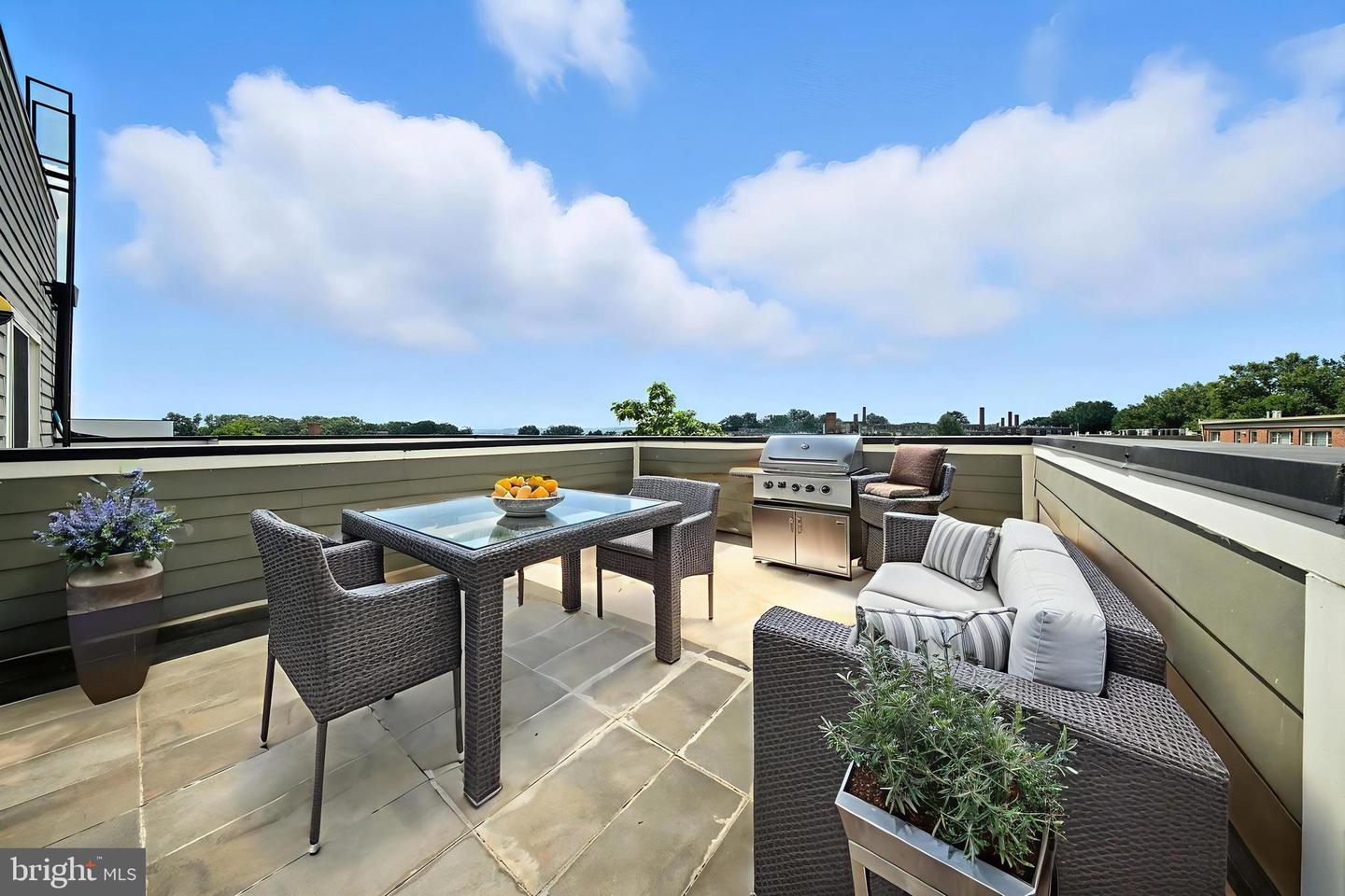 2109 M ST NE #8, WASHINGTON, District Of Columbia 20002, 3 Bedrooms Bedrooms, ,3 BathroomsBathrooms,Residential,For sale,2109 M ST NE #8,DCDC2213438 MLS # DCDC2213438