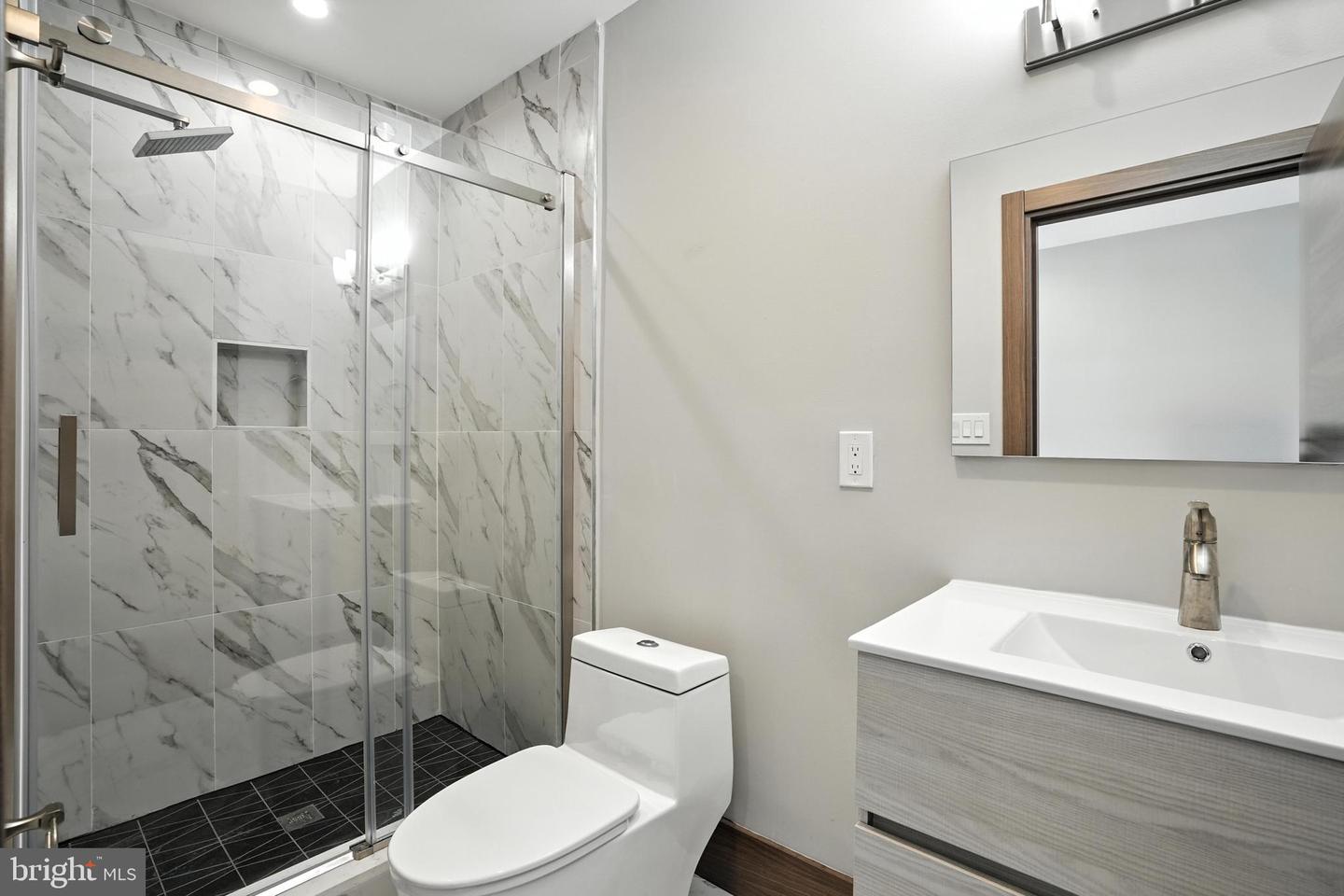 2109 M ST NE #8, WASHINGTON, District Of Columbia 20002, 3 Bedrooms Bedrooms, ,3 BathroomsBathrooms,Residential,For sale,2109 M ST NE #8,DCDC2213438 MLS # DCDC2213438