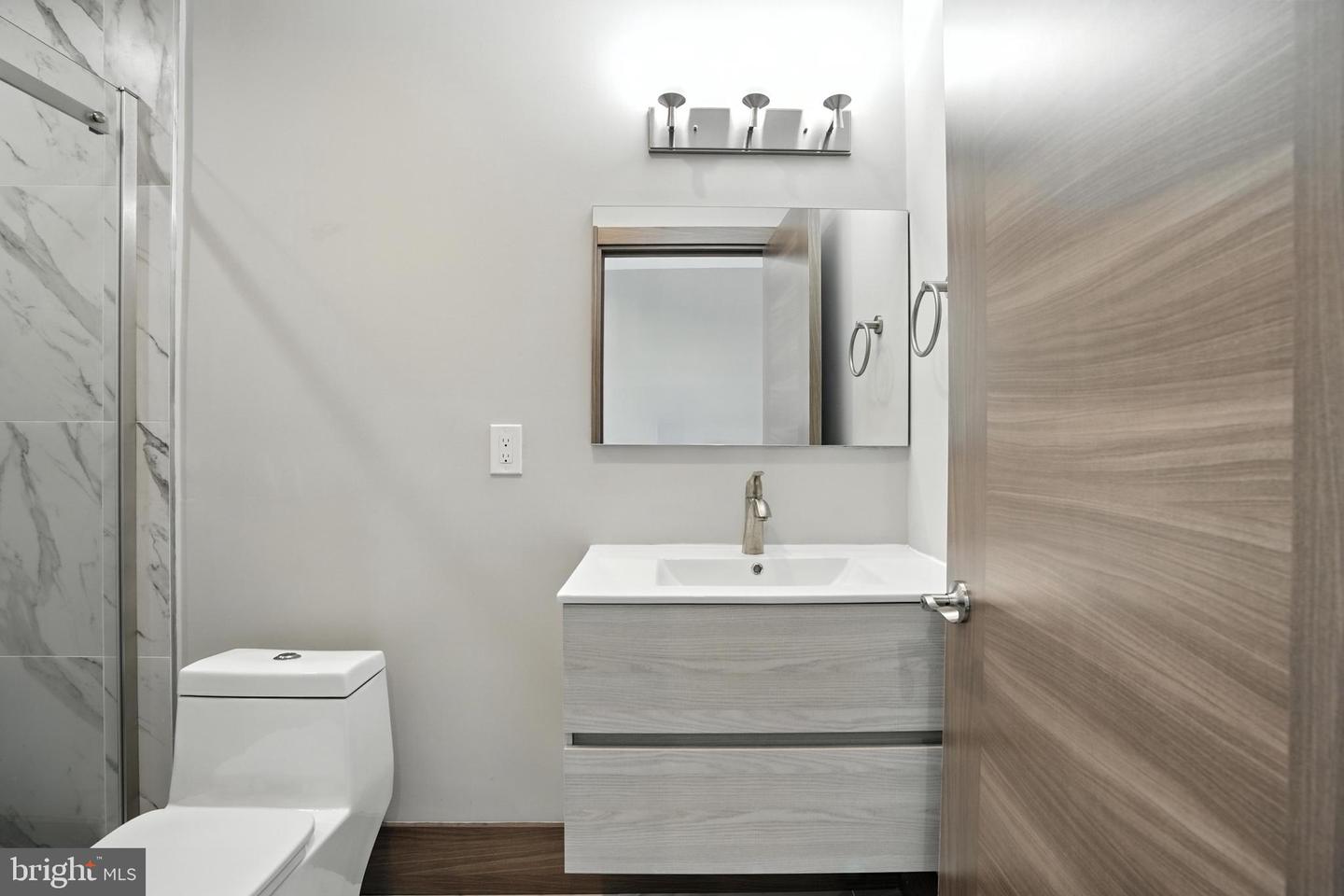 2109 M ST NE #8, WASHINGTON, District Of Columbia 20002, 3 Bedrooms Bedrooms, ,3 BathroomsBathrooms,Residential,For sale,2109 M ST NE #8,DCDC2213438 MLS # DCDC2213438