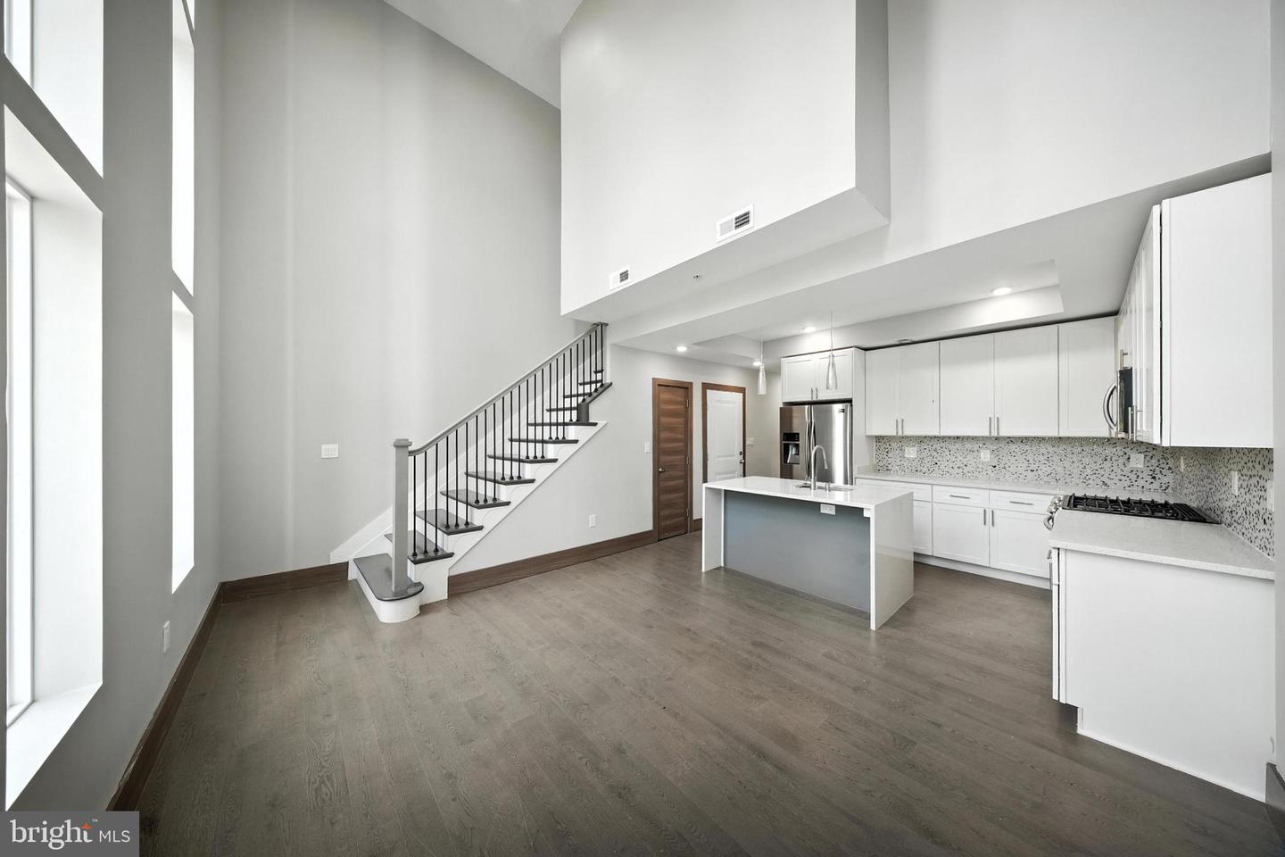 2109 M ST NE #8, WASHINGTON, District Of Columbia 20002, 3 Bedrooms Bedrooms, ,3 BathroomsBathrooms,Residential,For sale,2109 M ST NE #8,DCDC2213438 MLS # DCDC2213438