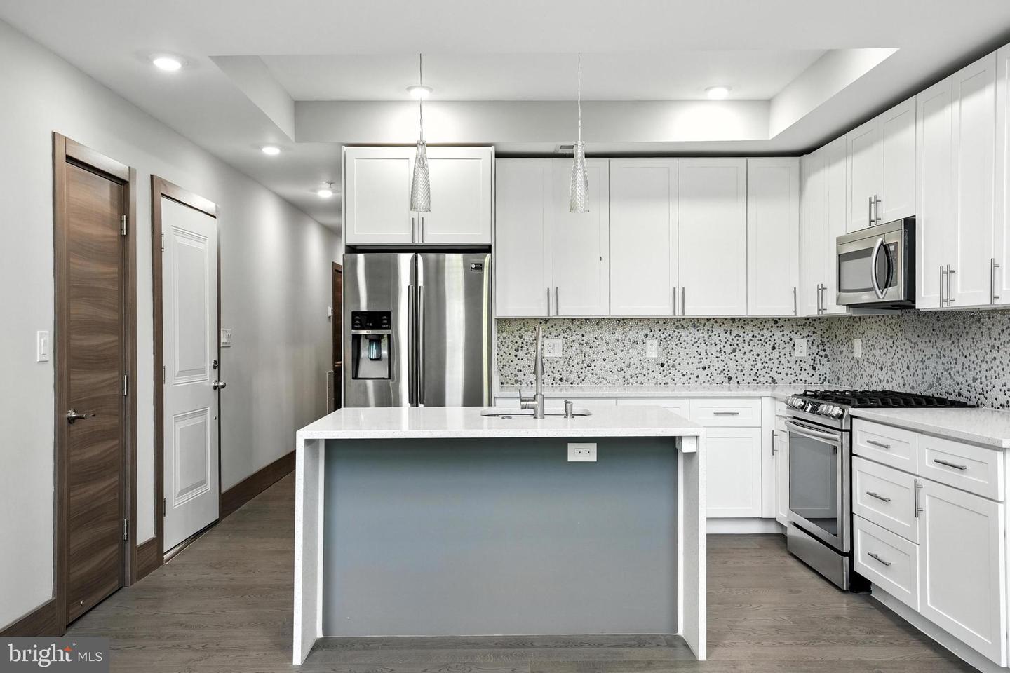 2109 M ST NE #8, WASHINGTON, District Of Columbia 20002, 3 Bedrooms Bedrooms, ,3 BathroomsBathrooms,Residential,For sale,2109 M ST NE #8,DCDC2213438 MLS # DCDC2213438