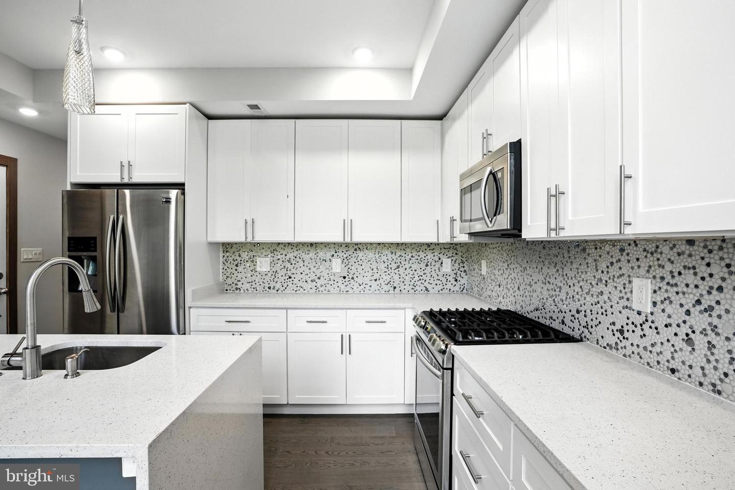 2109 M ST NE #8, WASHINGTON, District Of Columbia 20002, 3 Bedrooms Bedrooms, ,3 BathroomsBathrooms,Residential,For sale,2109 M ST NE #8,DCDC2213438 MLS # DCDC2213438