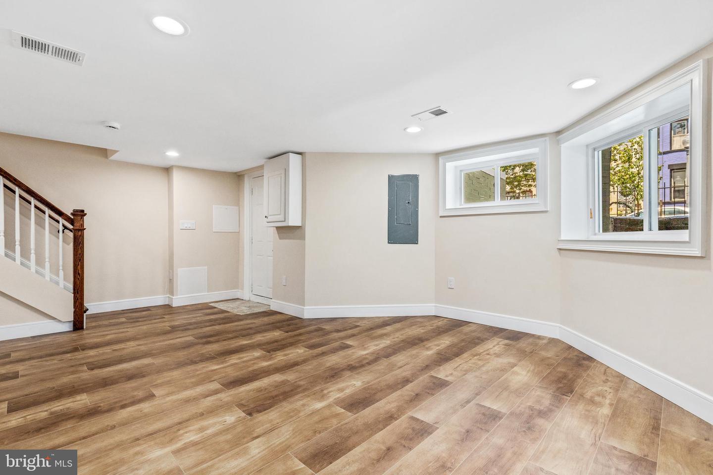 36 U ST NW, WASHINGTON, District Of Columbia 20001, 4 Bedrooms Bedrooms, ,2 BathroomsBathrooms,Residential,For sale,36 U ST NW,DCDC2213456 MLS # DCDC2213456
