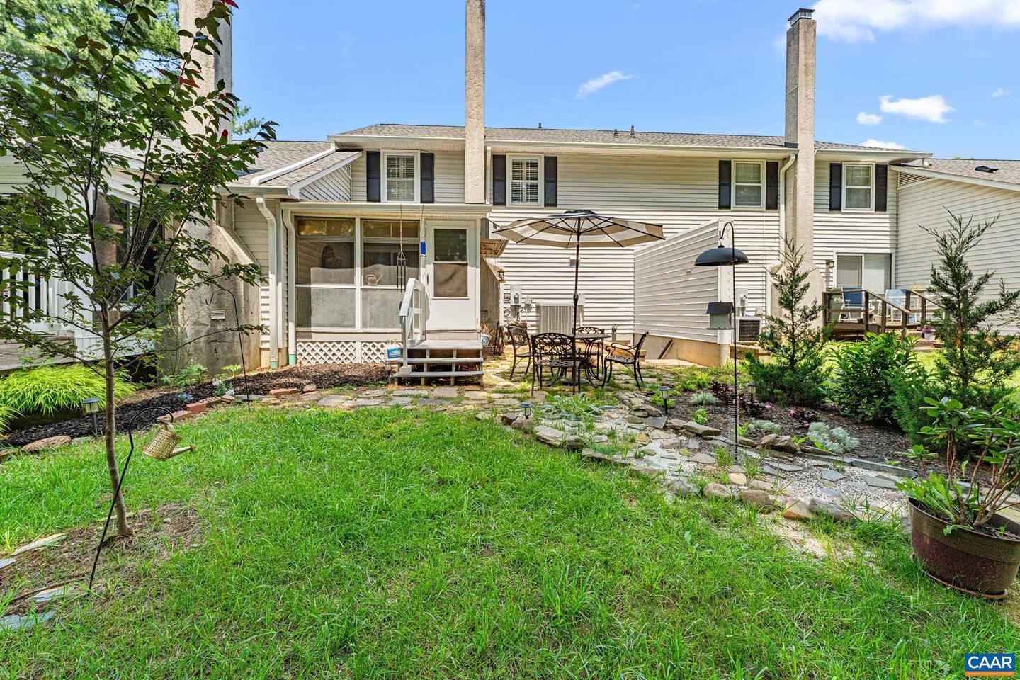 2 SHANNON PL, STAUNTON, Virginia 24401, 3 Bedrooms Bedrooms, ,2 BathroomsBathrooms,Residential,For sale,2 SHANNON PL,667419 MLS # 667419