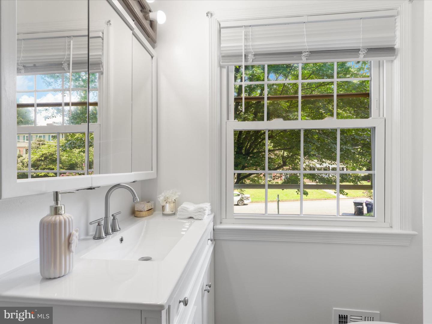 7400 LANHAM RD, FALLS CHURCH, Virginia 22043, 4 Bedrooms Bedrooms, ,2 BathroomsBathrooms,Residential,For sale,7400 LANHAM RD,VAFX2259148 MLS # VAFX2259148