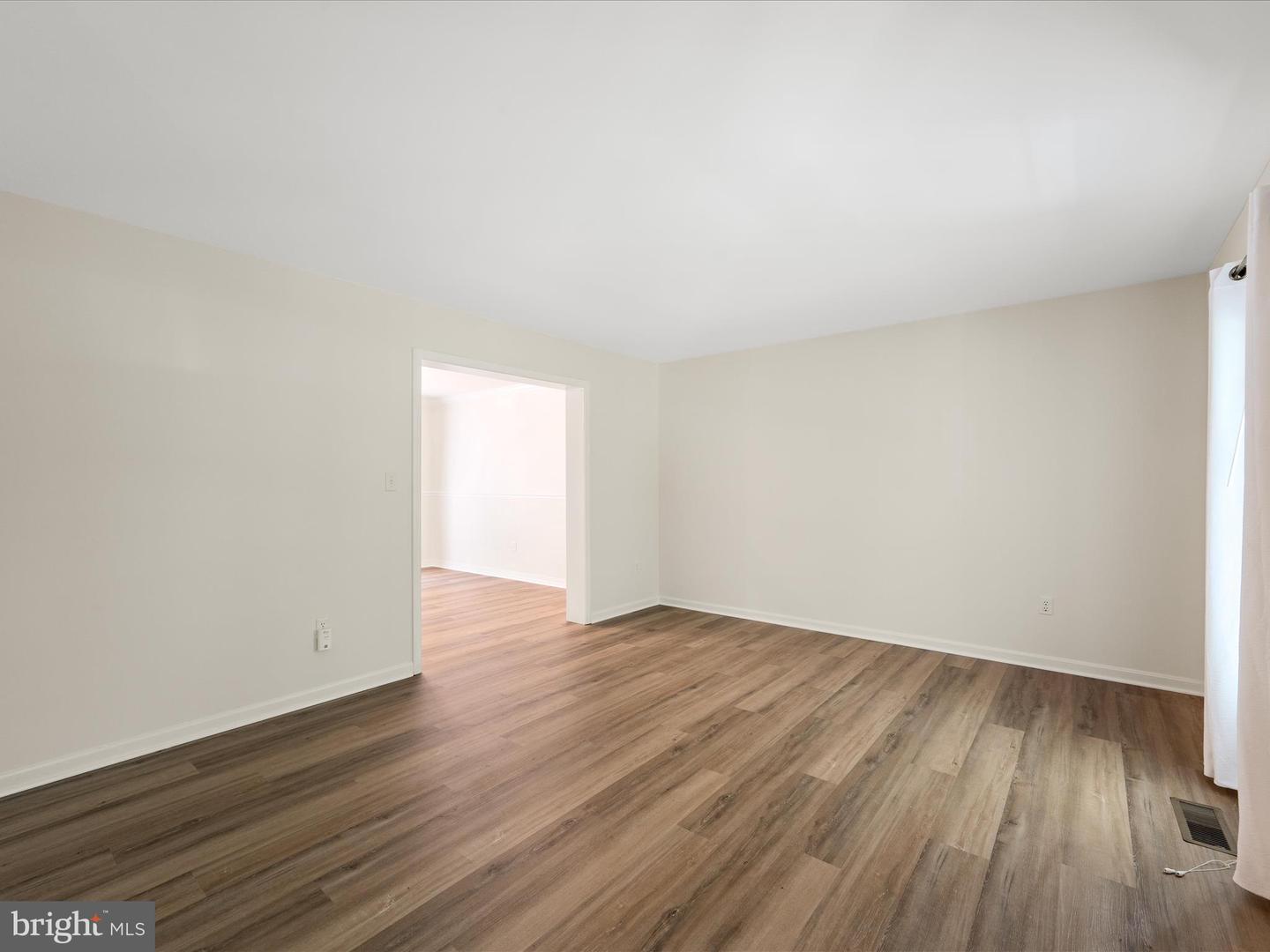 35298 SCOTLAND HEIGHTS RD, ROUND HILL, Virginia 20141, 5 Bedrooms Bedrooms, ,3 BathroomsBathrooms,Residential,For sale,35298 SCOTLAND HEIGHTS RD,VALO2087918 MLS # VALO2087918
