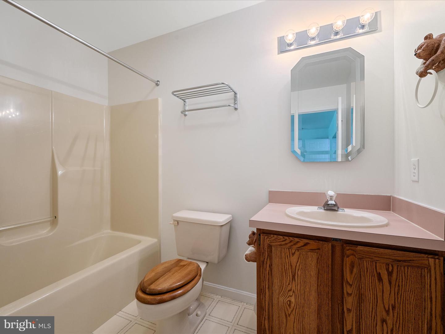 35298 SCOTLAND HEIGHTS RD, ROUND HILL, Virginia 20141, 5 Bedrooms Bedrooms, ,3 BathroomsBathrooms,Residential,For sale,35298 SCOTLAND HEIGHTS RD,VALO2087918 MLS # VALO2087918