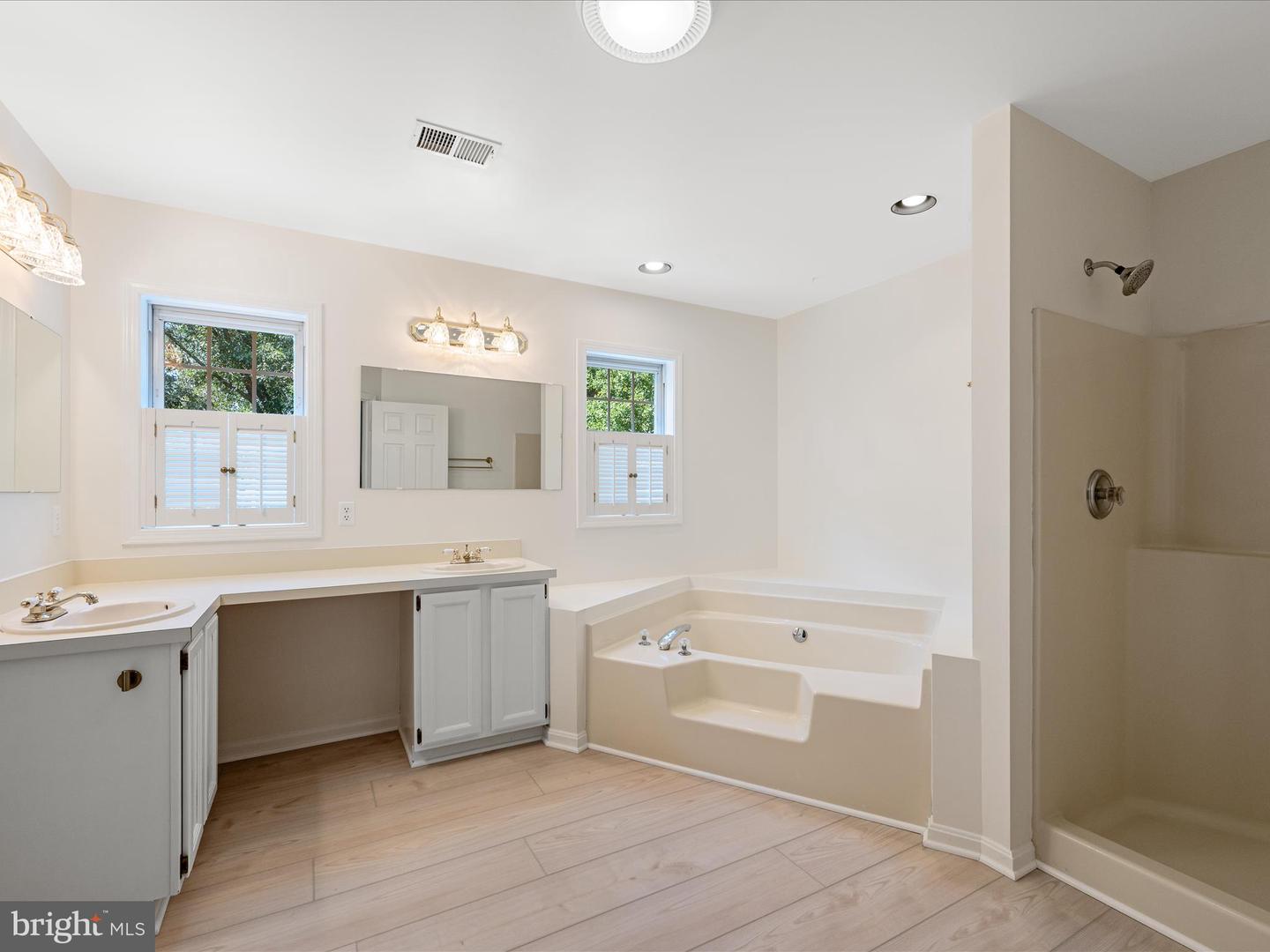 35298 SCOTLAND HEIGHTS RD, ROUND HILL, Virginia 20141, 5 Bedrooms Bedrooms, ,3 BathroomsBathrooms,Residential,For sale,35298 SCOTLAND HEIGHTS RD,VALO2087918 MLS # VALO2087918