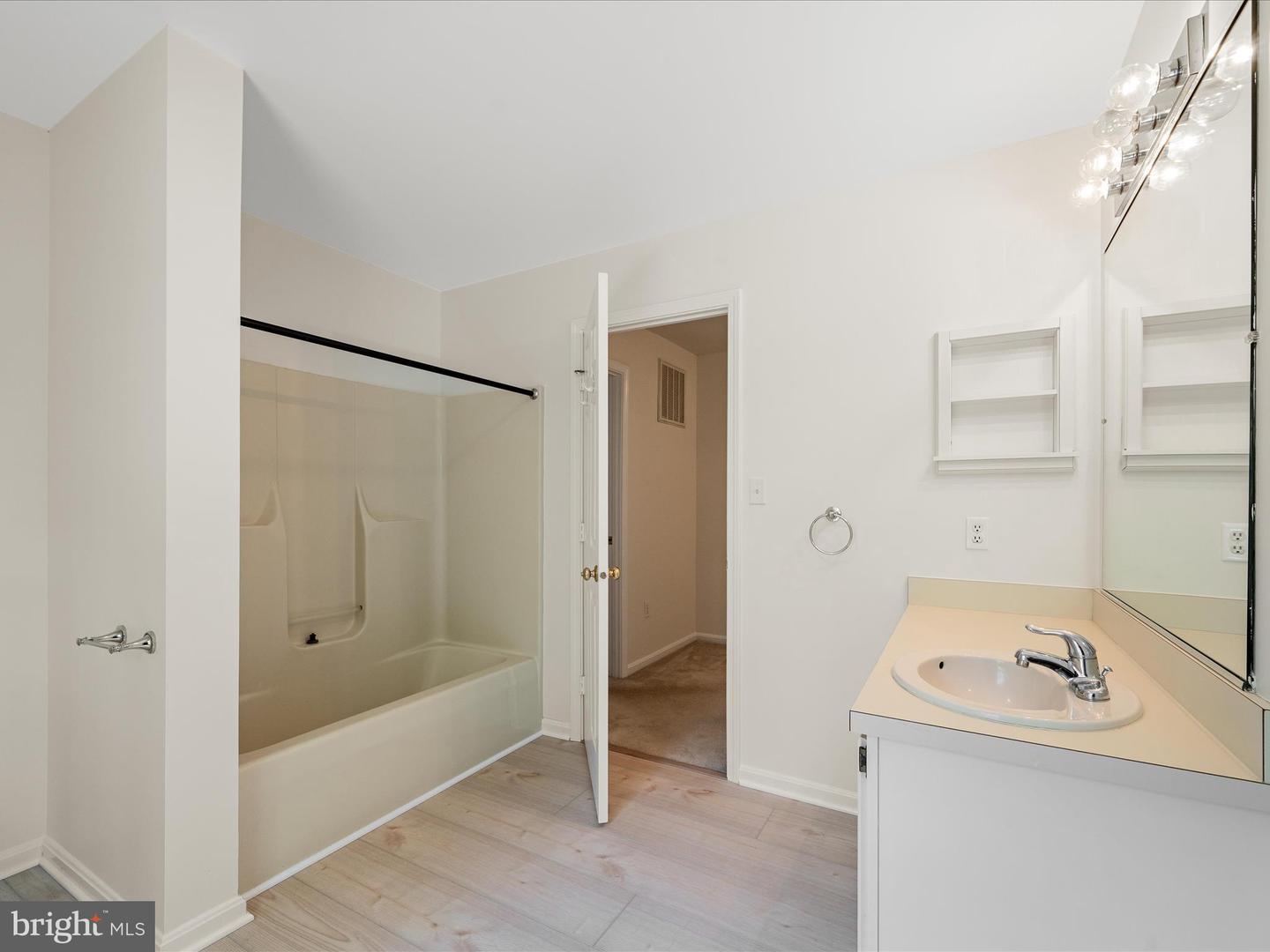 35298 SCOTLAND HEIGHTS RD, ROUND HILL, Virginia 20141, 5 Bedrooms Bedrooms, ,3 BathroomsBathrooms,Residential,For sale,35298 SCOTLAND HEIGHTS RD,VALO2087918 MLS # VALO2087918