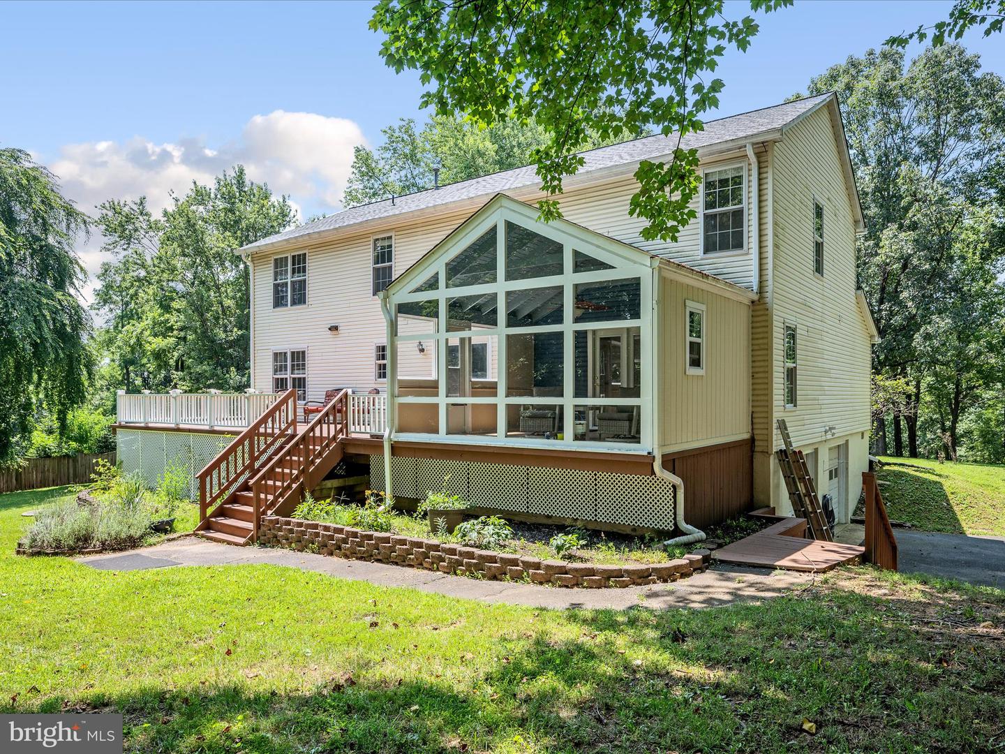 35298 SCOTLAND HEIGHTS RD, ROUND HILL, Virginia 20141, 5 Bedrooms Bedrooms, ,3 BathroomsBathrooms,Residential,For sale,35298 SCOTLAND HEIGHTS RD,VALO2087918 MLS # VALO2087918