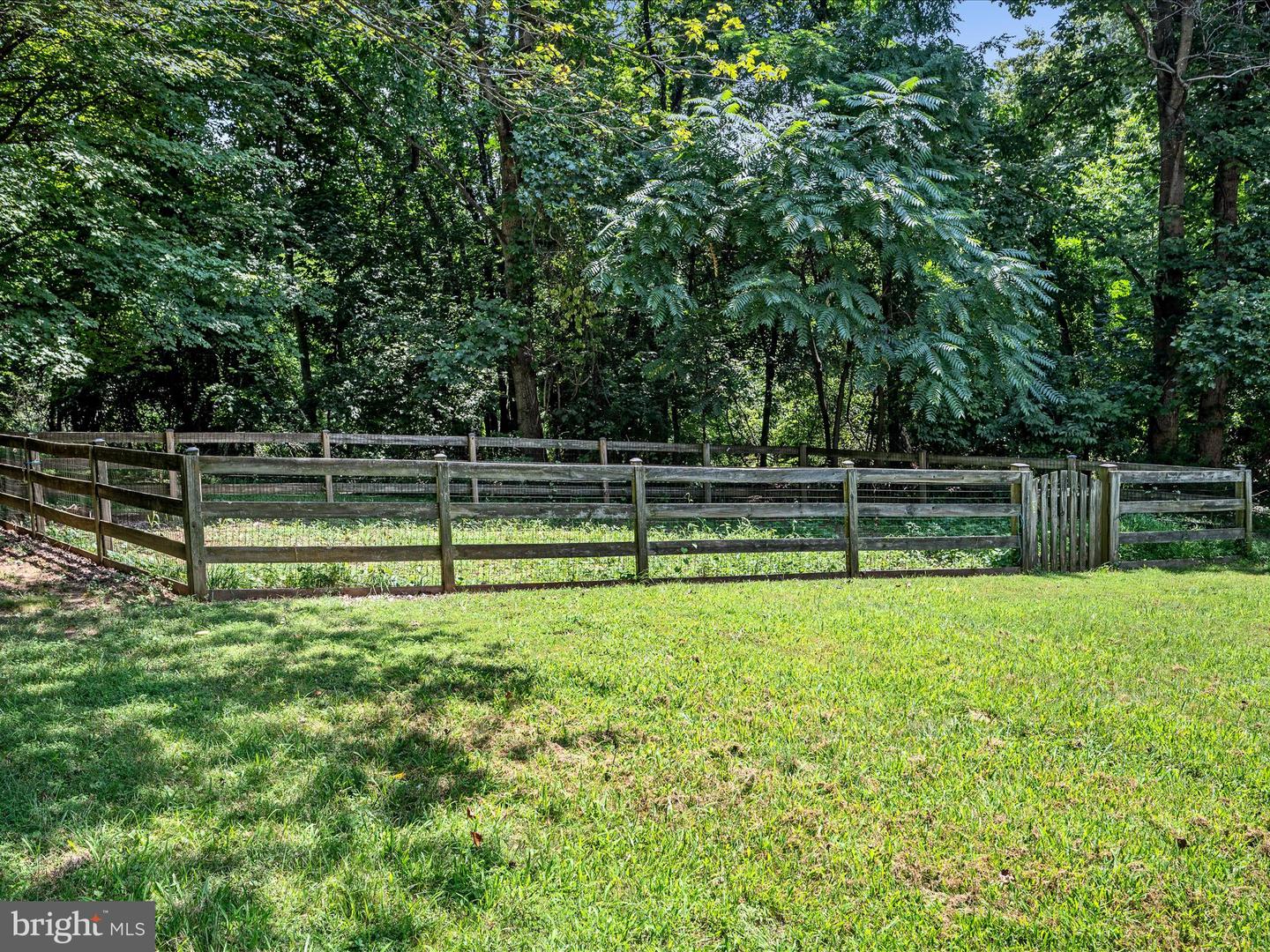 35298 SCOTLAND HEIGHTS RD, ROUND HILL, Virginia 20141, 5 Bedrooms Bedrooms, ,3 BathroomsBathrooms,Residential,For sale,35298 SCOTLAND HEIGHTS RD,VALO2087918 MLS # VALO2087918