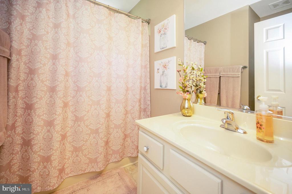 142 LARKSPUR LN, LOCUST GROVE, Virginia 22508, 4 Bedrooms Bedrooms, ,3 BathroomsBathrooms,Residential,142 LARKSPUR LN,VAOR2010374 MLS # VAOR2010374