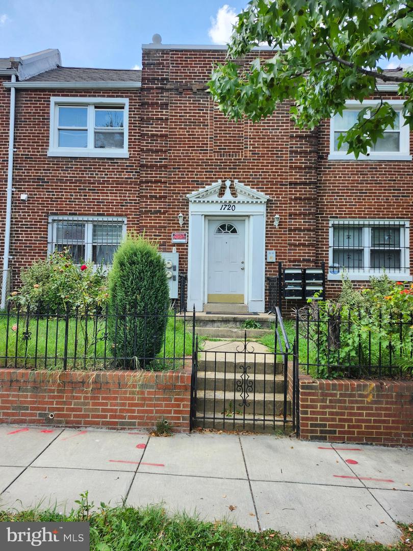 1720 CAPITOL AVE NE #3, WASHINGTON, District Of Columbia 20002, 2 Bedrooms Bedrooms, ,1 BathroomBathrooms,Residential,For sale,1720 CAPITOL AVE NE #3,DCDC2198750 MLS # DCDC2198750