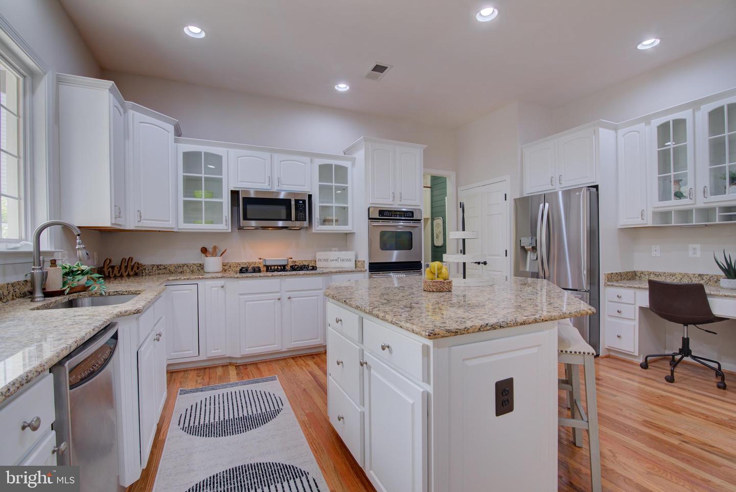 42346 PONDEROSA DR, CHANTILLY, Virginia 20152, 5 Bedrooms Bedrooms, ,4 BathroomsBathrooms,Residential,For sale,42346 PONDEROSA DR,VALO2099316 MLS # VALO2099316