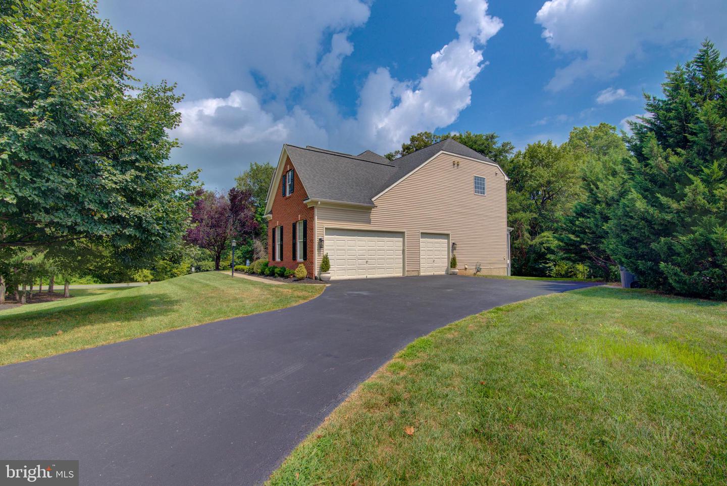 42346 PONDEROSA DR, CHANTILLY, Virginia 20152, 5 Bedrooms Bedrooms, ,4 BathroomsBathrooms,Residential,For sale,42346 PONDEROSA DR,VALO2099316 MLS # VALO2099316