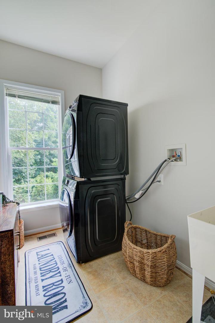 42346 PONDEROSA DR, CHANTILLY, Virginia 20152, 5 Bedrooms Bedrooms, ,4 BathroomsBathrooms,Residential,For sale,42346 PONDEROSA DR,VALO2099316 MLS # VALO2099316