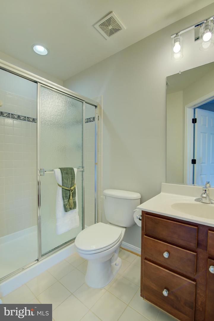 42346 PONDEROSA DR, CHANTILLY, Virginia 20152, 5 Bedrooms Bedrooms, ,4 BathroomsBathrooms,Residential,For sale,42346 PONDEROSA DR,VALO2099316 MLS # VALO2099316