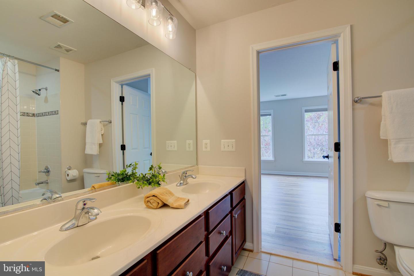 42346 PONDEROSA DR, CHANTILLY, Virginia 20152, 5 Bedrooms Bedrooms, ,4 BathroomsBathrooms,Residential,For sale,42346 PONDEROSA DR,VALO2099316 MLS # VALO2099316