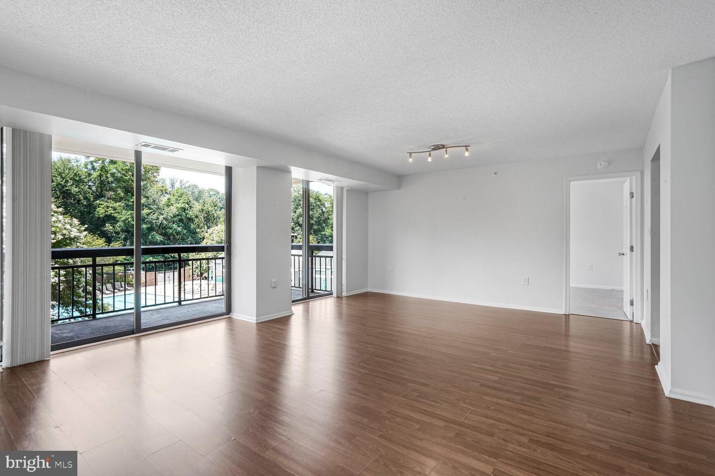 2230 GEORGE C MARSHALL DR #512, FALLS CHURCH, Virginia 22043, 2 Bedrooms Bedrooms, ,2 BathroomsBathrooms,Residential,For sale,2230 GEORGE C MARSHALL DR #512,VAFX2249234 MLS # VAFX2249234