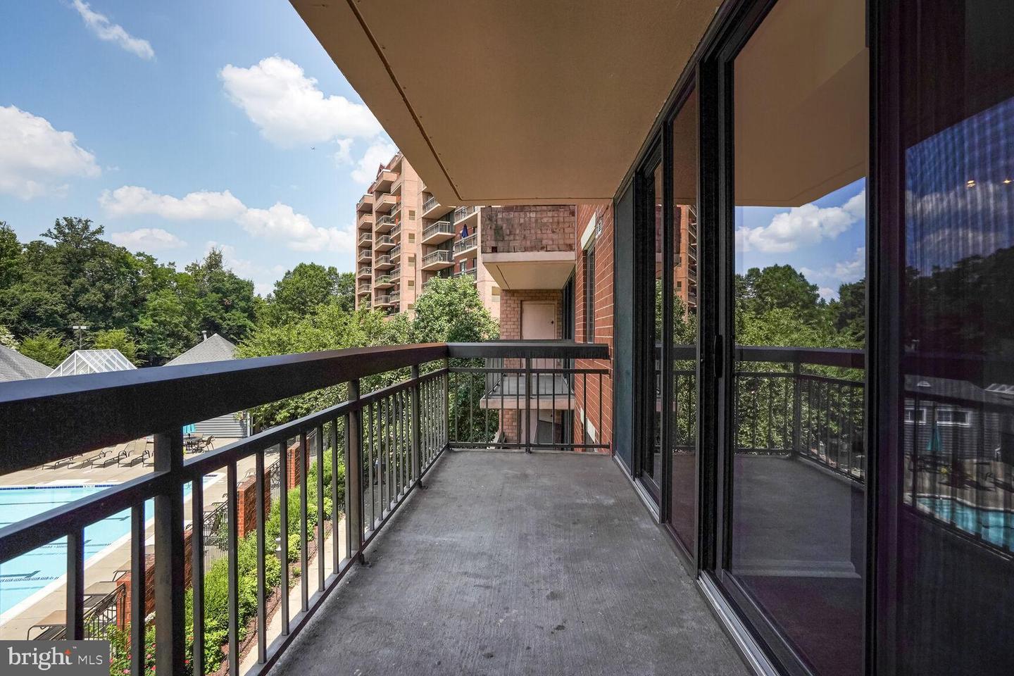2230 GEORGE C MARSHALL DR #512, FALLS CHURCH, Virginia 22043, 2 Bedrooms Bedrooms, ,2 BathroomsBathrooms,Residential,For sale,2230 GEORGE C MARSHALL DR #512,VAFX2249234 MLS # VAFX2249234