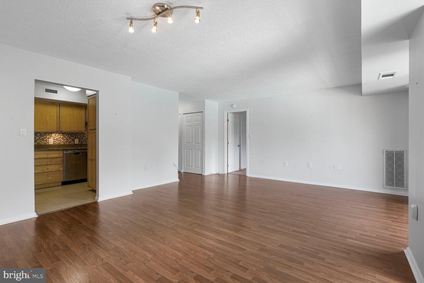 2230 GEORGE C MARSHALL DR #512, FALLS CHURCH, Virginia 22043, 2 Bedrooms Bedrooms, ,2 BathroomsBathrooms,Residential,For sale,2230 GEORGE C MARSHALL DR #512,VAFX2249234 MLS # VAFX2249234