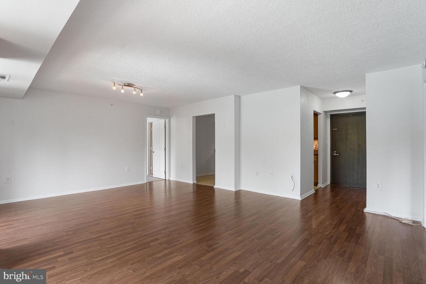 2230 GEORGE C MARSHALL DR #512, FALLS CHURCH, Virginia 22043, 2 Bedrooms Bedrooms, ,2 BathroomsBathrooms,Residential,For sale,2230 GEORGE C MARSHALL DR #512,VAFX2249234 MLS # VAFX2249234
