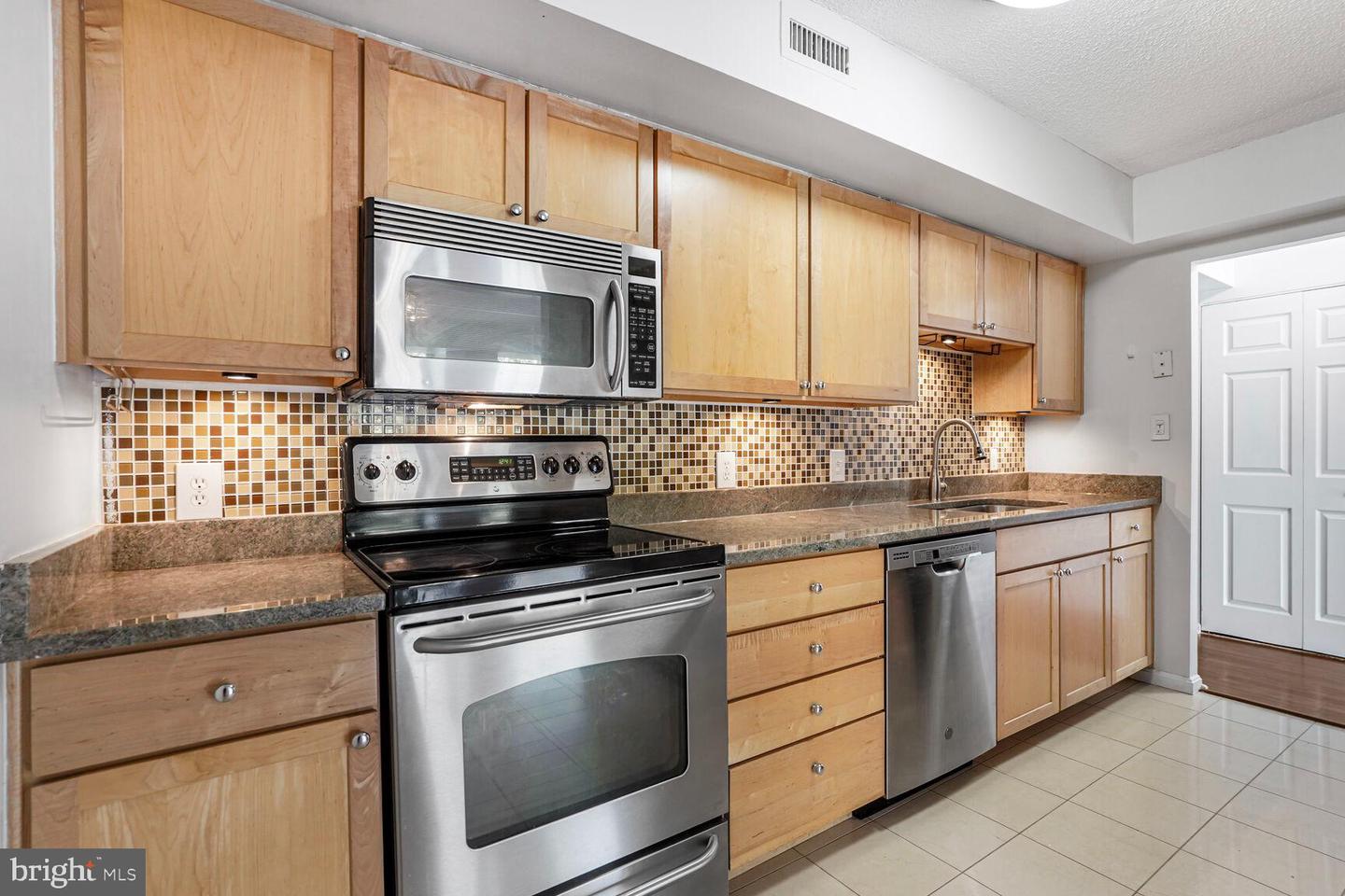 2230 GEORGE C MARSHALL DR #512, FALLS CHURCH, Virginia 22043, 2 Bedrooms Bedrooms, ,2 BathroomsBathrooms,Residential,For sale,2230 GEORGE C MARSHALL DR #512,VAFX2249234 MLS # VAFX2249234