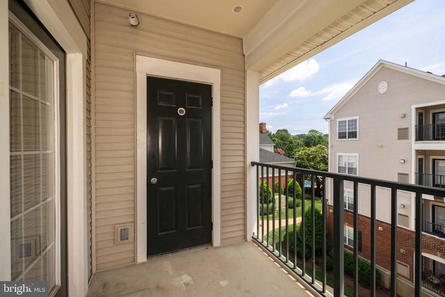 4850 EISENHOWER AVE #409, ALEXANDRIA, Virginia 22304, 2 Bedrooms Bedrooms, 3 Rooms Rooms,1 BathroomBathrooms,Residential,For sale,4850 EISENHOWER AVE #409,VAAX2046812 MLS # VAAX2046812