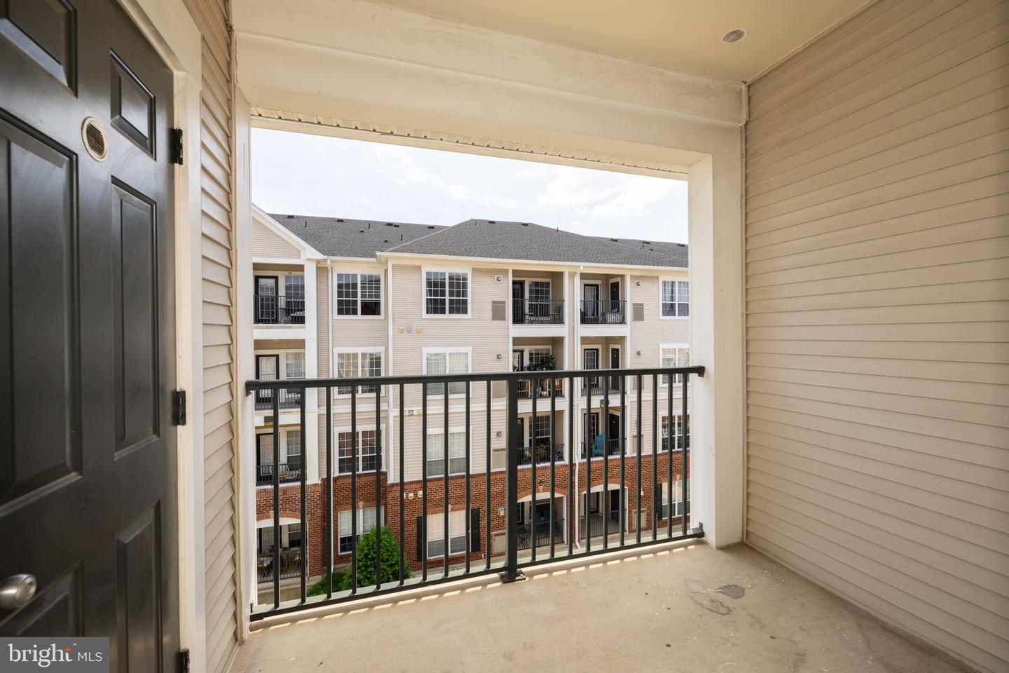 4850 EISENHOWER AVE #409, ALEXANDRIA, Virginia 22304, 2 Bedrooms Bedrooms, 3 Rooms Rooms,1 BathroomBathrooms,Residential,For sale,4850 EISENHOWER AVE #409,VAAX2046812 MLS # VAAX2046812