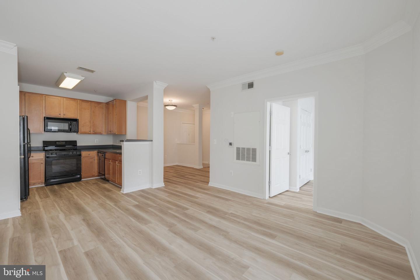4850 EISENHOWER AVE #409, ALEXANDRIA, Virginia 22304, 2 Bedrooms Bedrooms, 3 Rooms Rooms,1 BathroomBathrooms,Residential,For sale,4850 EISENHOWER AVE #409,VAAX2046812 MLS # VAAX2046812