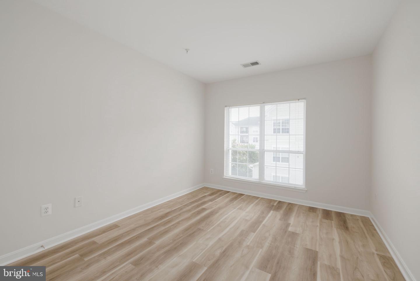 4850 EISENHOWER AVE #409, ALEXANDRIA, Virginia 22304, 2 Bedrooms Bedrooms, 3 Rooms Rooms,1 BathroomBathrooms,Residential,For sale,4850 EISENHOWER AVE #409,VAAX2046812 MLS # VAAX2046812