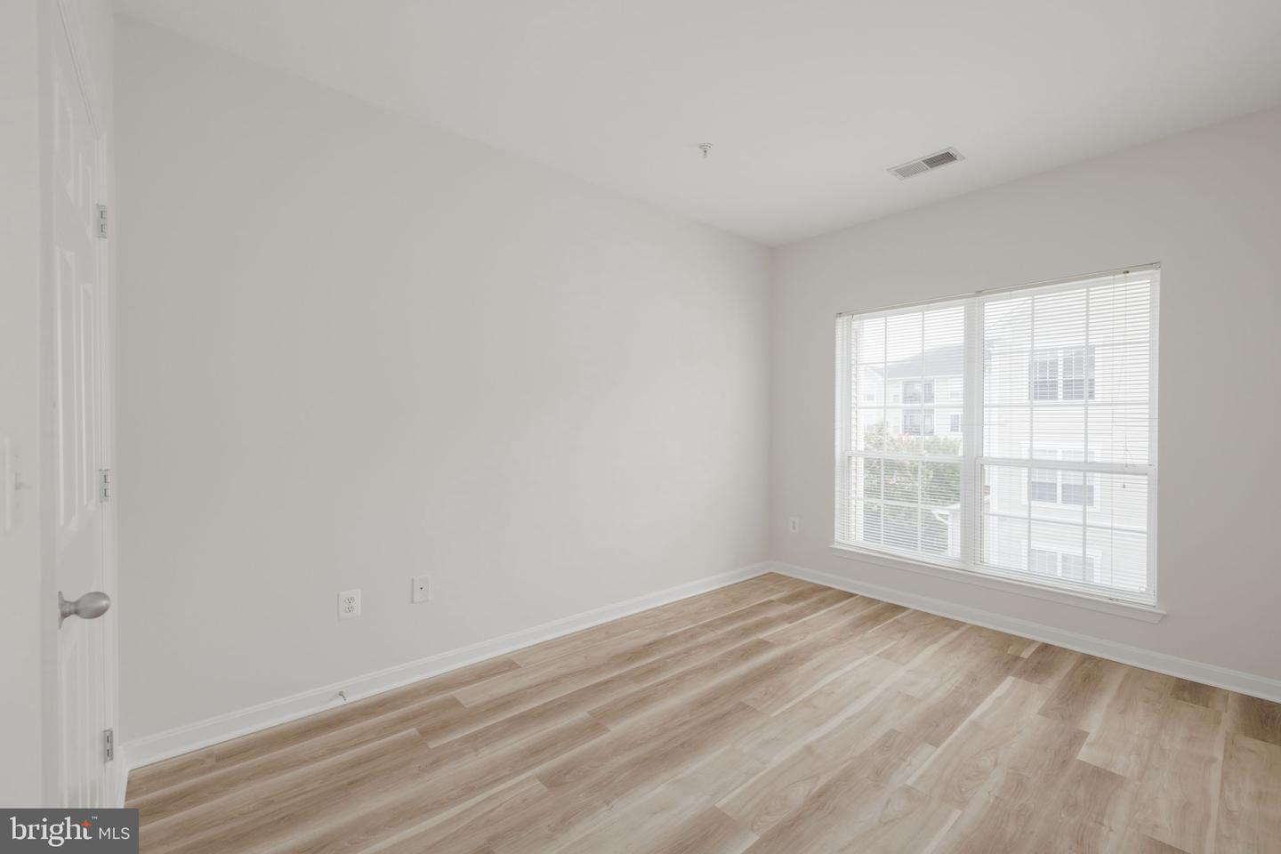 4850 EISENHOWER AVE #409, ALEXANDRIA, Virginia 22304, 2 Bedrooms Bedrooms, 3 Rooms Rooms,1 BathroomBathrooms,Residential,For sale,4850 EISENHOWER AVE #409,VAAX2046812 MLS # VAAX2046812