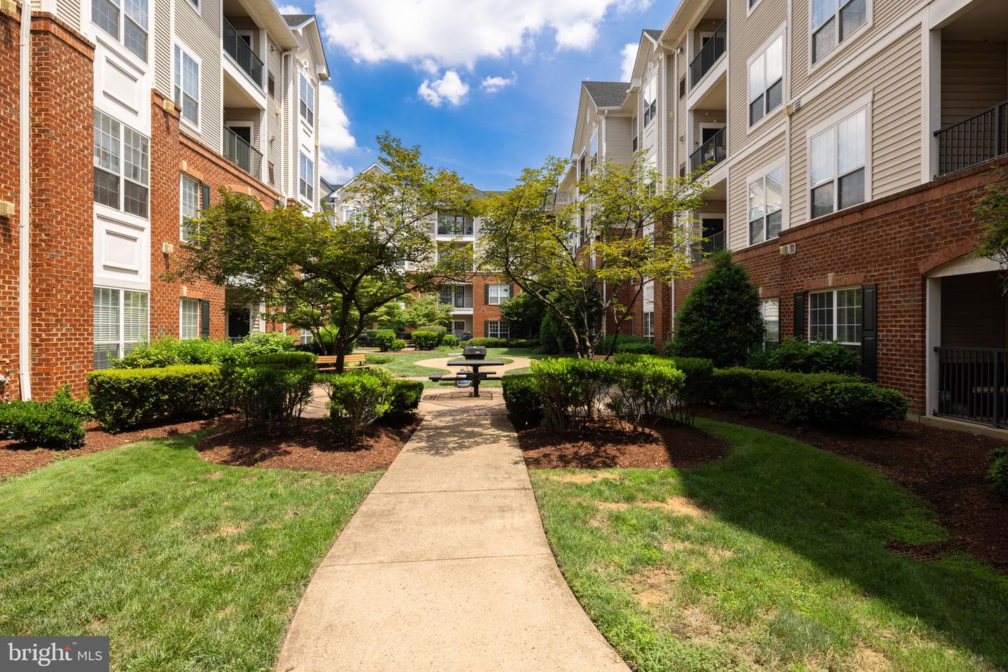 4850 EISENHOWER AVE #409, ALEXANDRIA, Virginia 22304, 2 Bedrooms Bedrooms, 3 Rooms Rooms,1 BathroomBathrooms,Residential,For sale,4850 EISENHOWER AVE #409,VAAX2046812 MLS # VAAX2046812