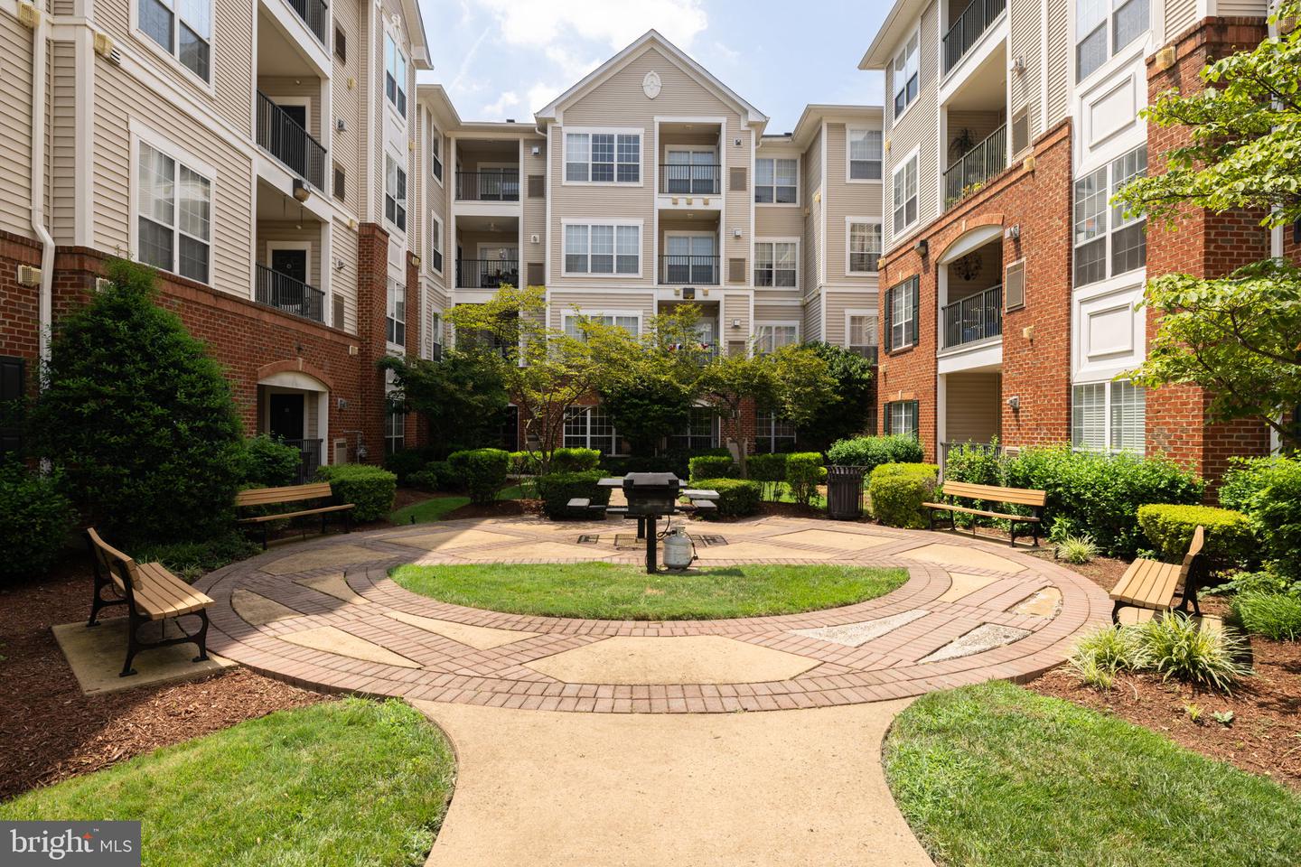 4850 EISENHOWER AVE #409, ALEXANDRIA, Virginia 22304, 2 Bedrooms Bedrooms, 3 Rooms Rooms,1 BathroomBathrooms,Residential,For sale,4850 EISENHOWER AVE #409,VAAX2046812 MLS # VAAX2046812