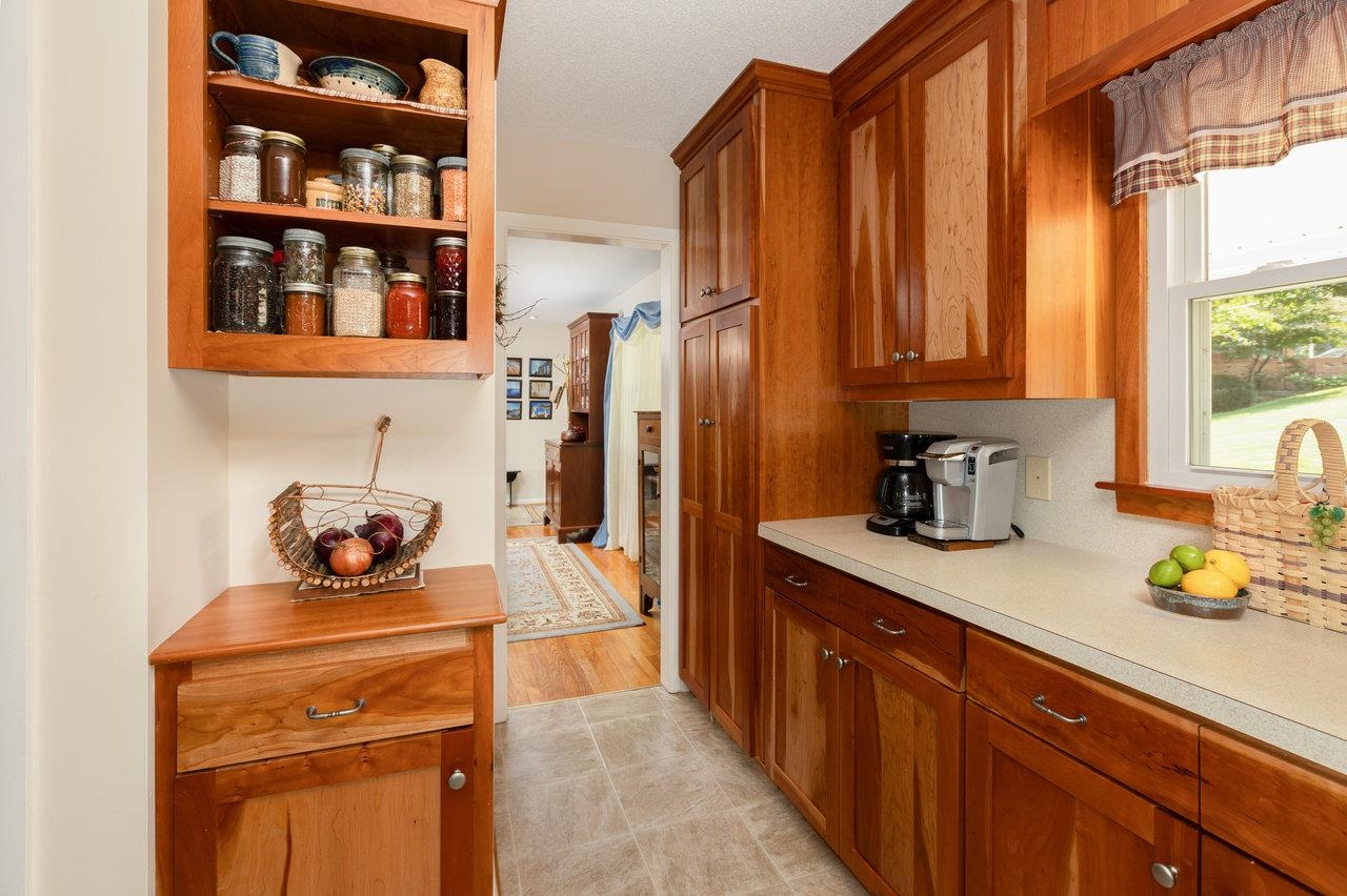 232 MOUNTAIN VIEW DR, BRIDGEWATER, Virginia 22812, 4 Bedrooms Bedrooms, ,3 BathroomsBathrooms,Residential,232 MOUNTAIN VIEW DR,667429 MLS # 667429