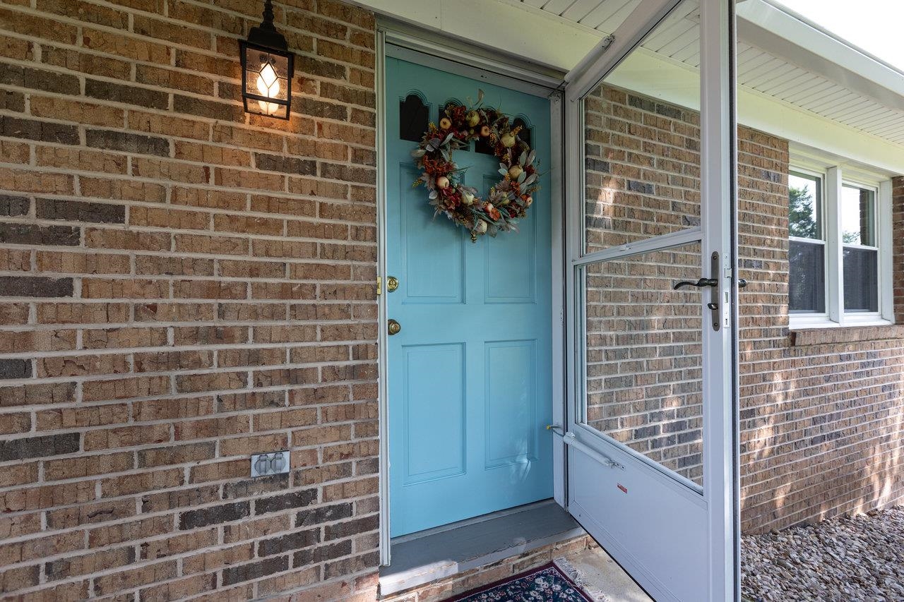 232 MOUNTAIN VIEW DR, BRIDGEWATER, Virginia 22812, 4 Bedrooms Bedrooms, ,3 BathroomsBathrooms,Residential,232 MOUNTAIN VIEW DR,667429 MLS # 667429