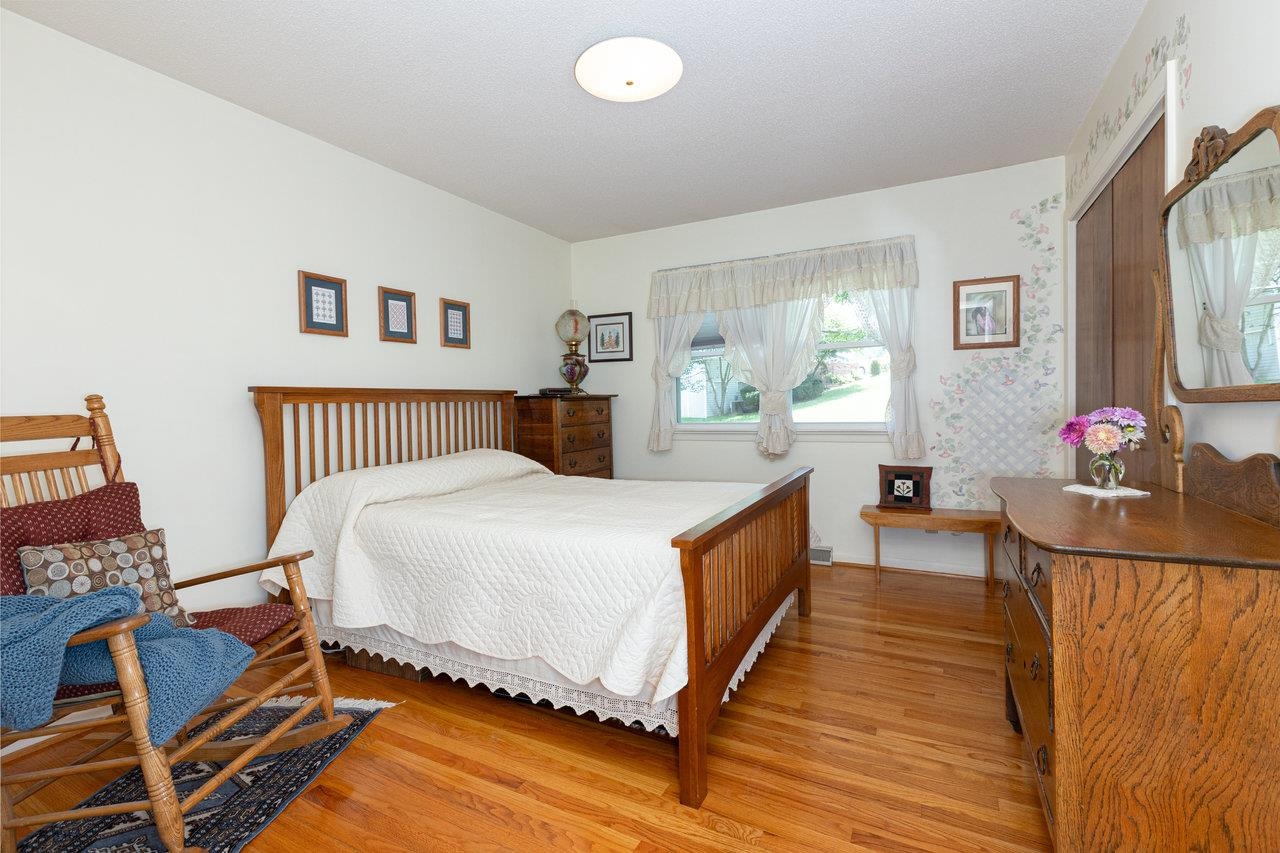 232 MOUNTAIN VIEW DR, BRIDGEWATER, Virginia 22812, 4 Bedrooms Bedrooms, ,3 BathroomsBathrooms,Residential,232 MOUNTAIN VIEW DR,667429 MLS # 667429