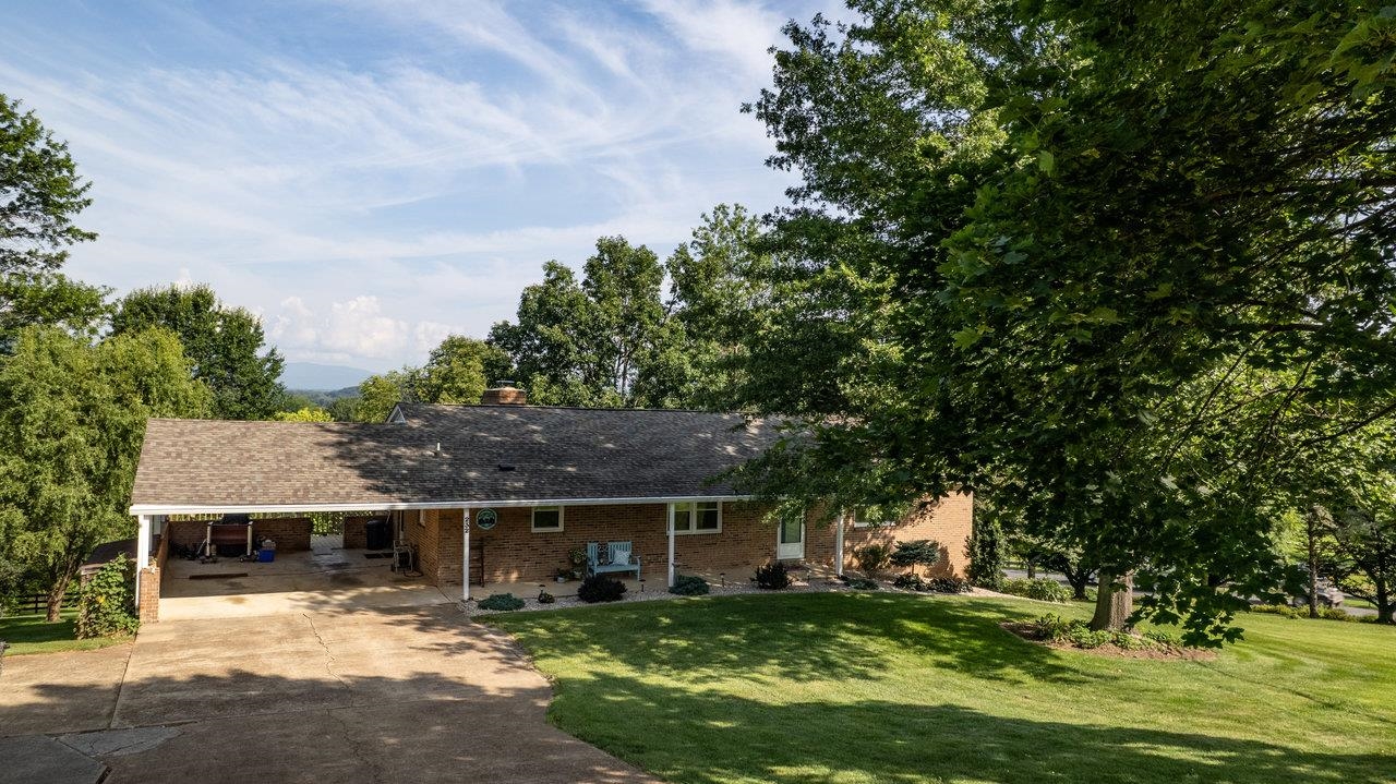 232 MOUNTAIN VIEW DR, BRIDGEWATER, Virginia 22812, 4 Bedrooms Bedrooms, ,3 BathroomsBathrooms,Residential,232 MOUNTAIN VIEW DR,667429 MLS # 667429
