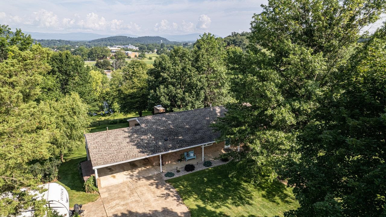 232 MOUNTAIN VIEW DR, BRIDGEWATER, Virginia 22812, 4 Bedrooms Bedrooms, ,3 BathroomsBathrooms,Residential,232 MOUNTAIN VIEW DR,667429 MLS # 667429