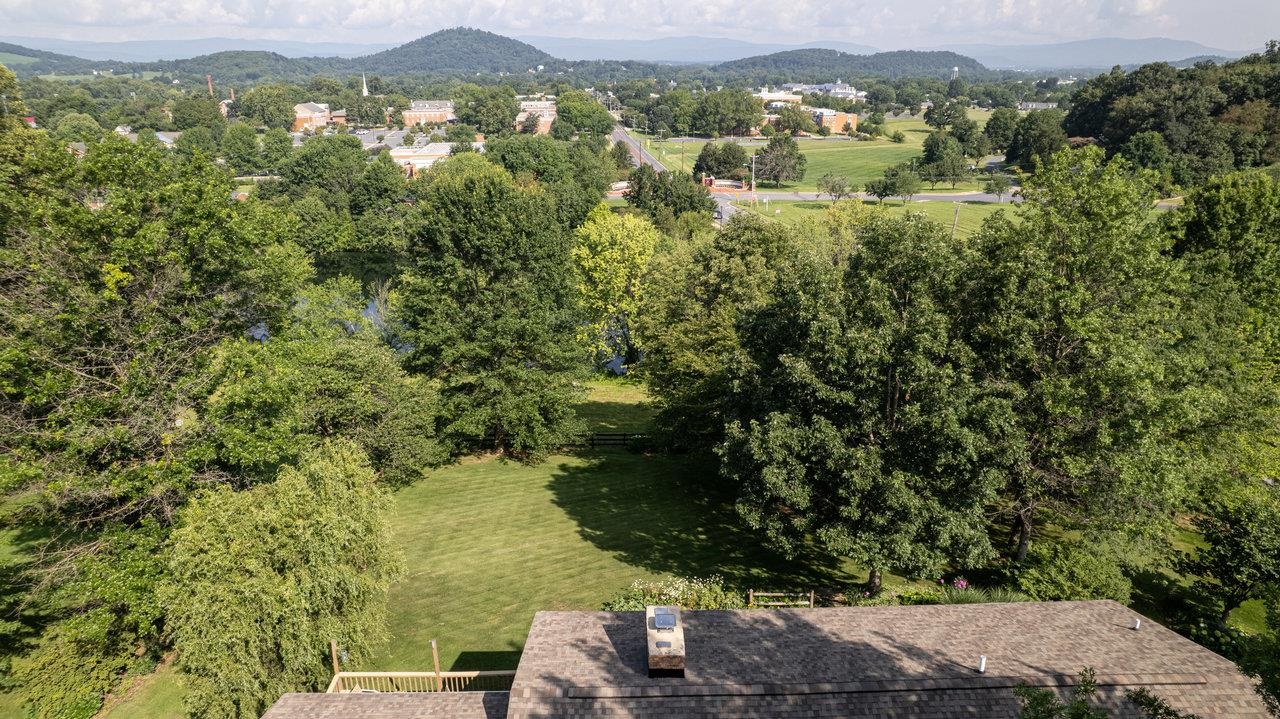 232 MOUNTAIN VIEW DR, BRIDGEWATER, Virginia 22812, 4 Bedrooms Bedrooms, ,3 BathroomsBathrooms,Residential,232 MOUNTAIN VIEW DR,667429 MLS # 667429