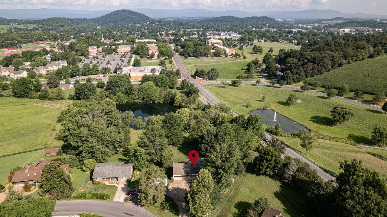 232 MOUNTAIN VIEW DR, BRIDGEWATER, Virginia 22812, 4 Bedrooms Bedrooms, ,3 BathroomsBathrooms,Residential,232 MOUNTAIN VIEW DR,667429 MLS # 667429