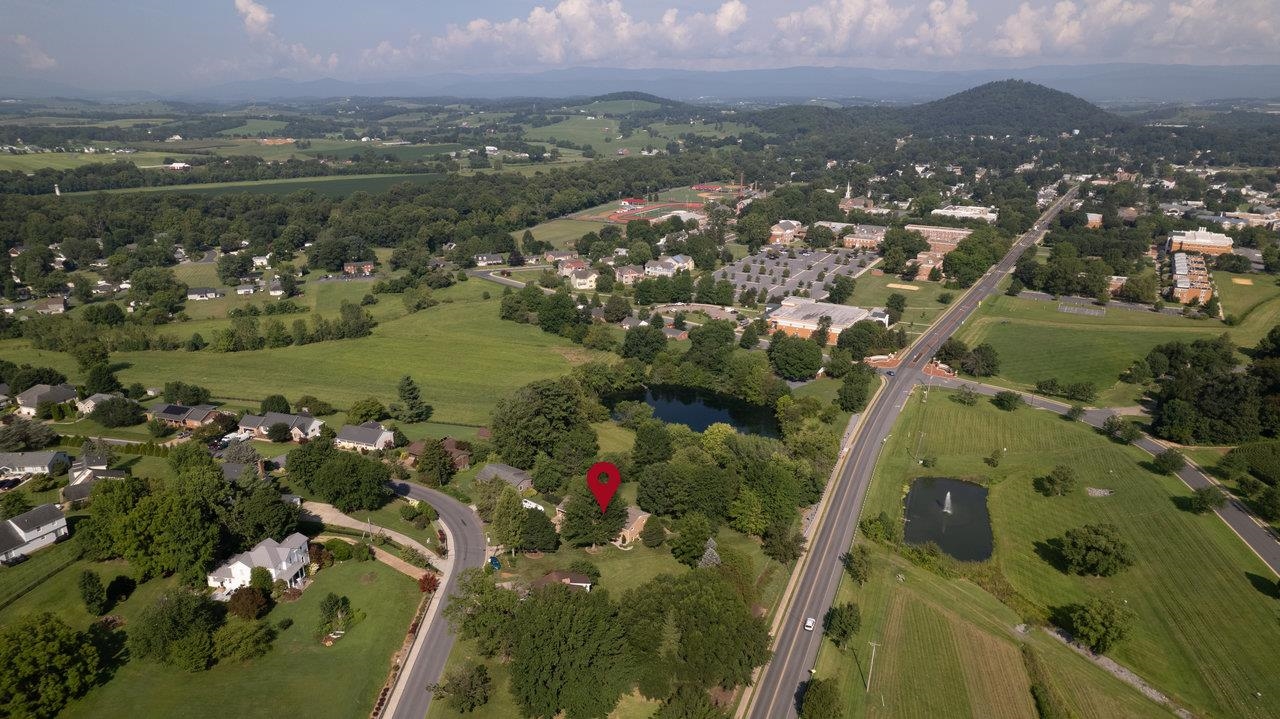 232 MOUNTAIN VIEW DR, BRIDGEWATER, Virginia 22812, 4 Bedrooms Bedrooms, ,3 BathroomsBathrooms,Residential,232 MOUNTAIN VIEW DR,667429 MLS # 667429