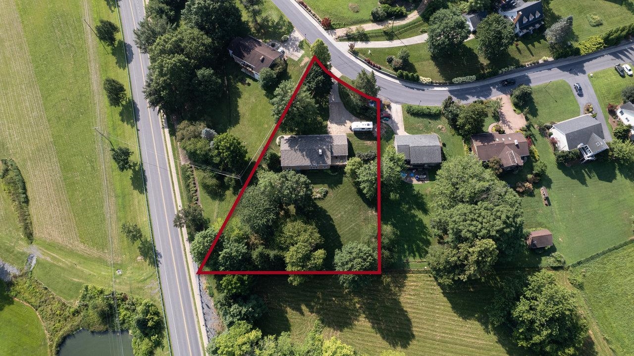 232 MOUNTAIN VIEW DR, BRIDGEWATER, Virginia 22812, 4 Bedrooms Bedrooms, ,3 BathroomsBathrooms,Residential,232 MOUNTAIN VIEW DR,667429 MLS # 667429