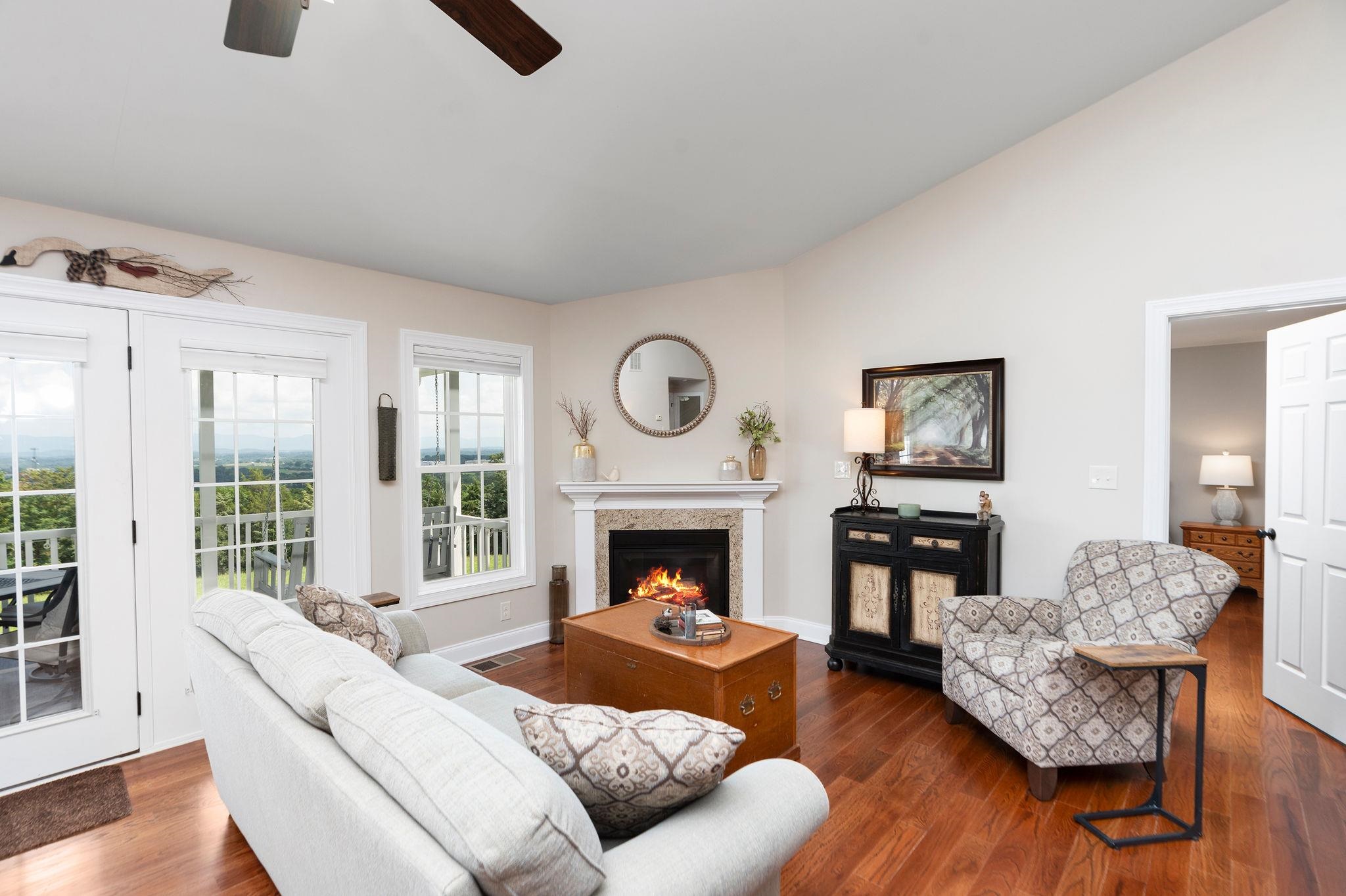 203 STONEWALL JACKSON BLVD, STAUNTON, Virginia 24401, 4 Bedrooms Bedrooms, ,2 BathroomsBathrooms,Residential,203 STONEWALL JACKSON BLVD,667437 MLS # 667437