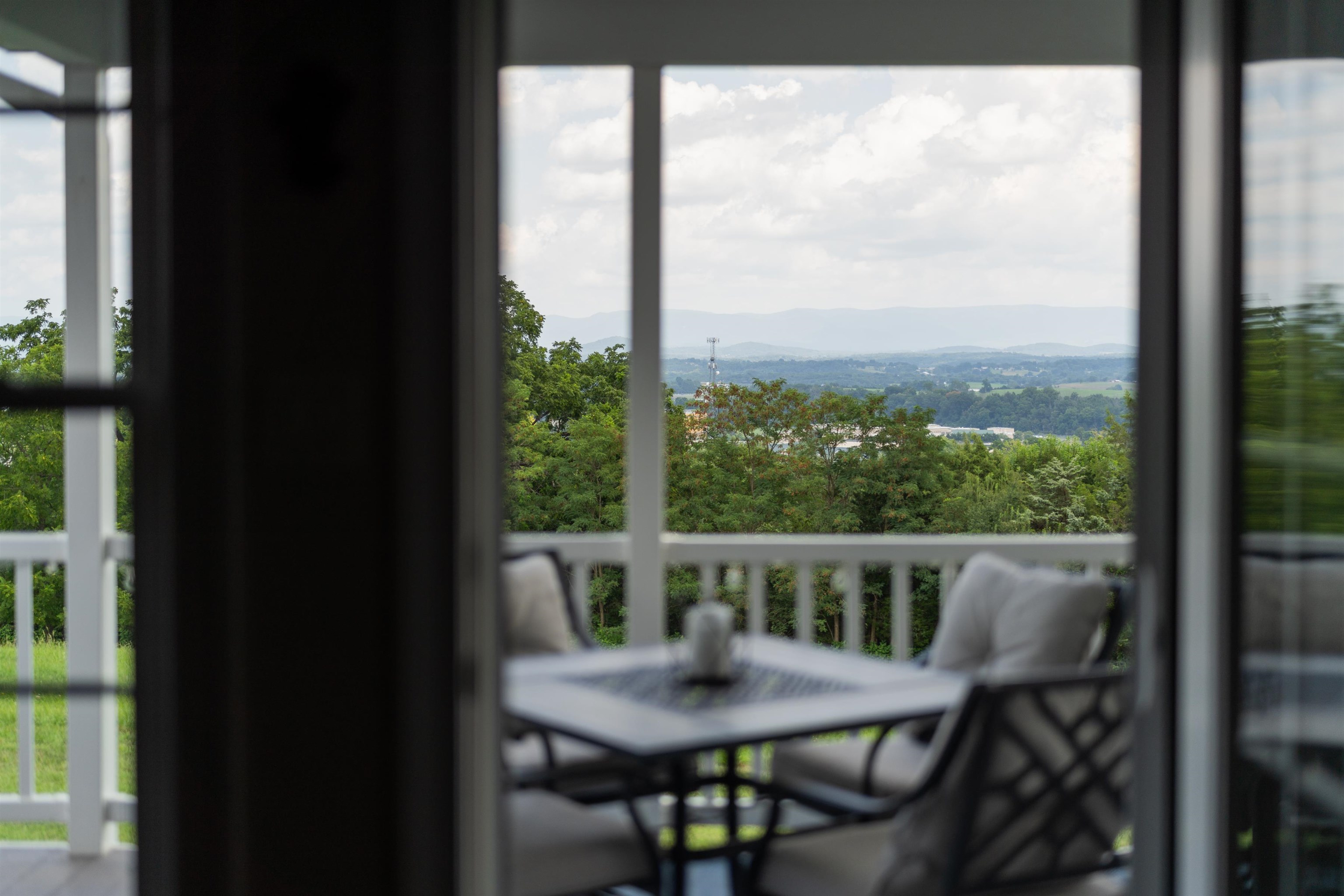203 STONEWALL JACKSON BLVD, STAUNTON, Virginia 24401, 4 Bedrooms Bedrooms, ,2 BathroomsBathrooms,Residential,203 STONEWALL JACKSON BLVD,667437 MLS # 667437