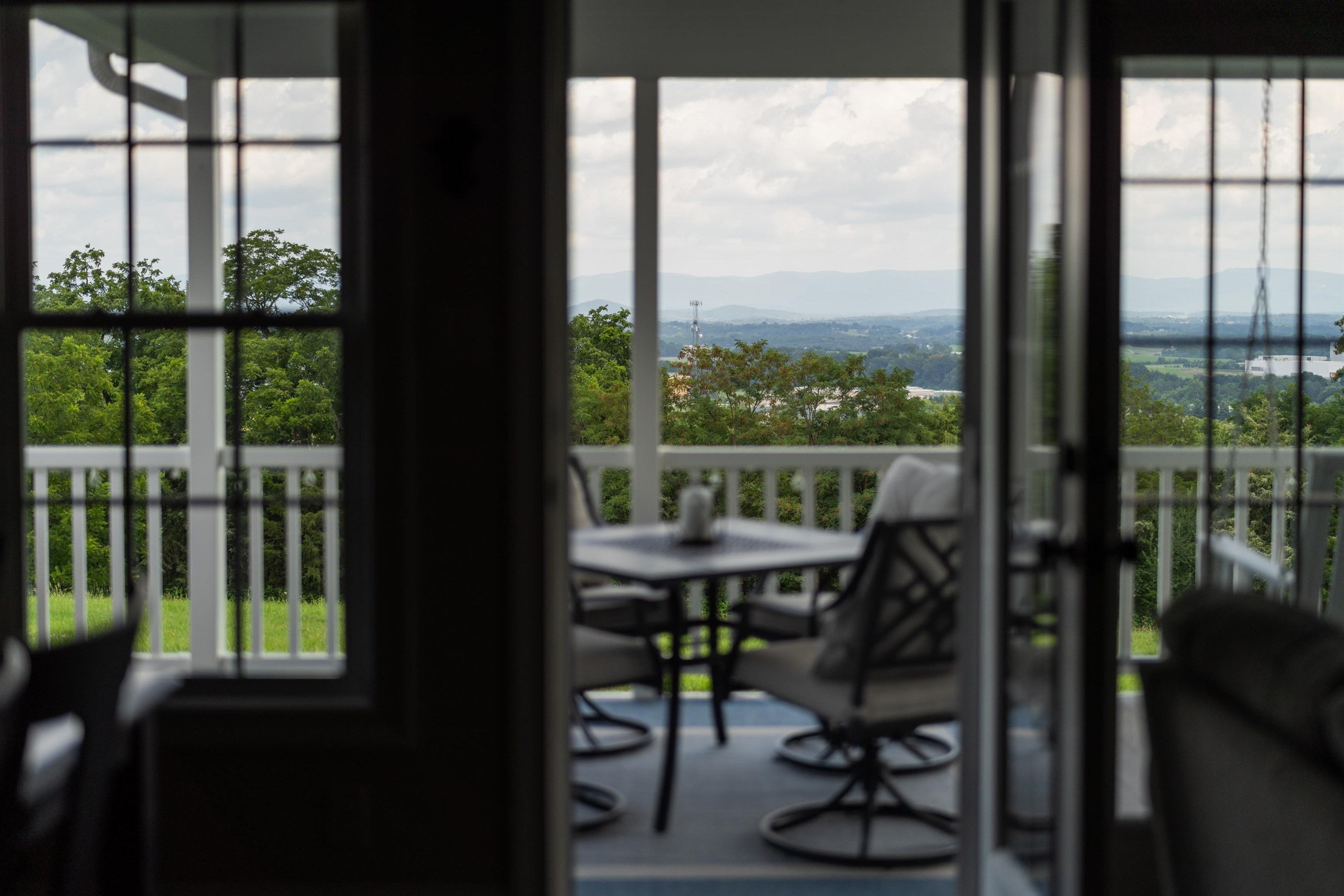 203 STONEWALL JACKSON BLVD, STAUNTON, Virginia 24401, 4 Bedrooms Bedrooms, ,2 BathroomsBathrooms,Residential,203 STONEWALL JACKSON BLVD,667437 MLS # 667437