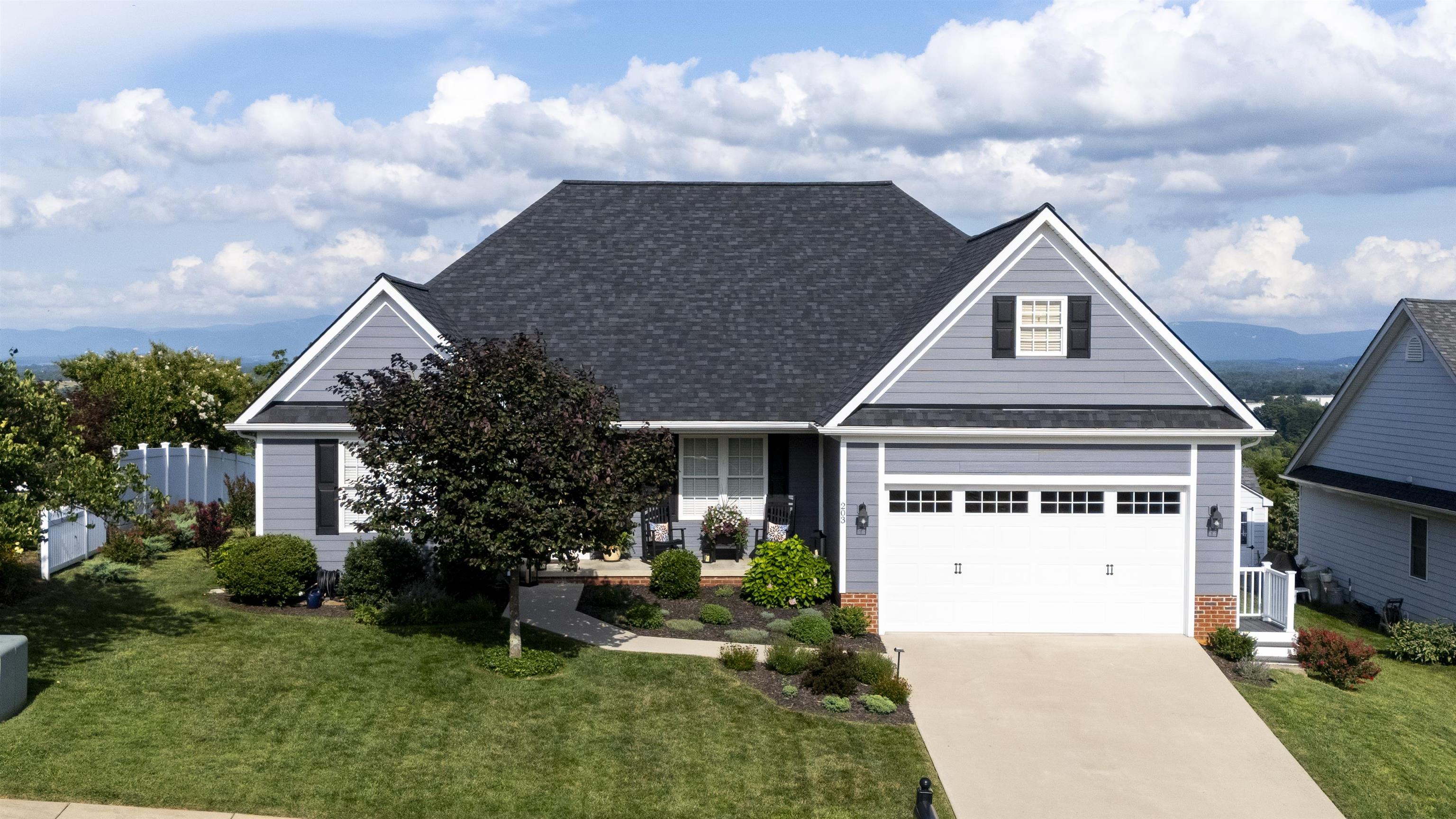203 STONEWALL JACKSON BLVD, STAUNTON, Virginia 24401, 4 Bedrooms Bedrooms, ,2 BathroomsBathrooms,Residential,203 STONEWALL JACKSON BLVD,667437 MLS # 667437