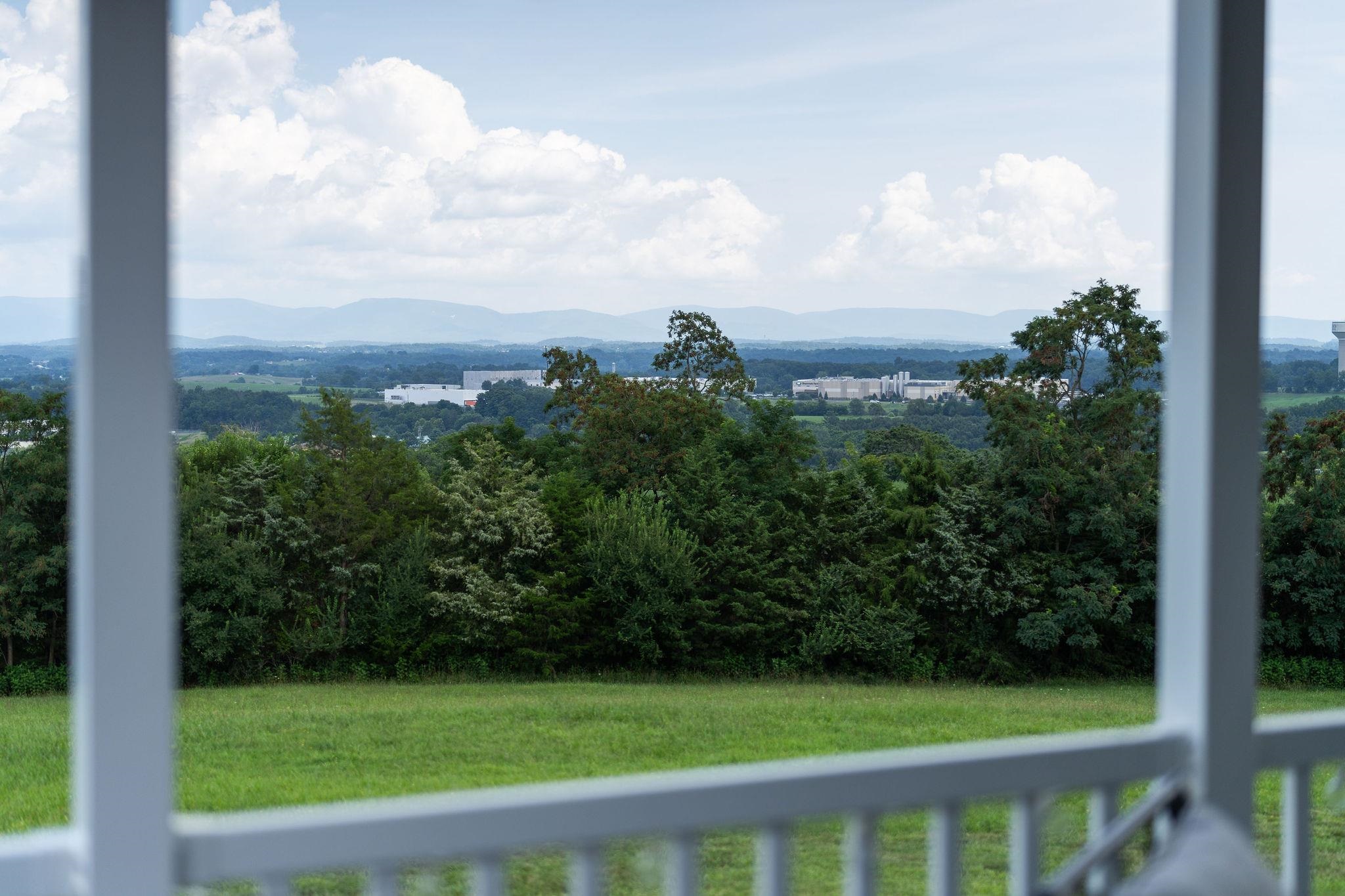 203 STONEWALL JACKSON BLVD, STAUNTON, Virginia 24401, 4 Bedrooms Bedrooms, ,2 BathroomsBathrooms,Residential,203 STONEWALL JACKSON BLVD,667437 MLS # 667437