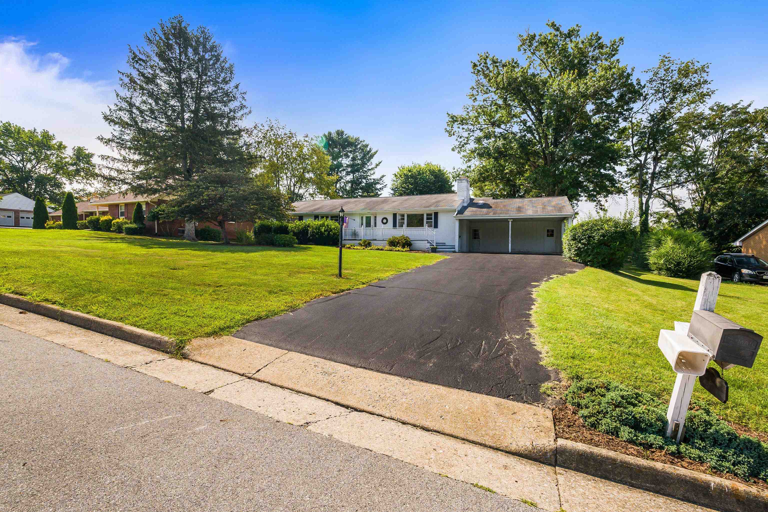 826 KENT RD, WAYNESBORO, Virginia 22980, 4 Bedrooms Bedrooms, ,2 BathroomsBathrooms,Residential,826 KENT RD,667440 MLS # 667440